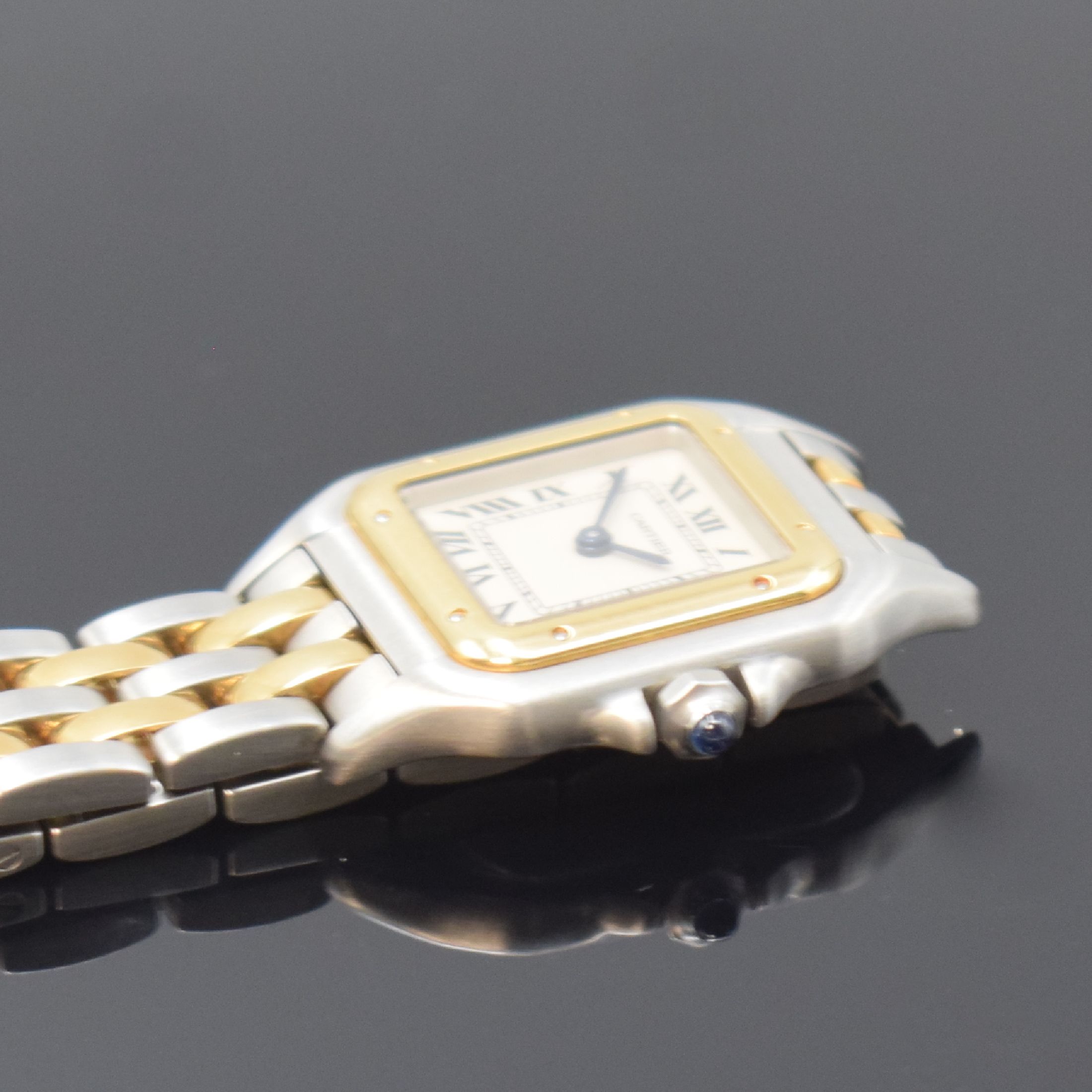 Detail c: CARTIER Panthere Damenarmbanduhr in Stahl/Gold Referenz 1120, Schweiz um 1990, quarz, Boden 8-fach verschr., Schmuckkrone, orig. Gliederband m. dopp. ...