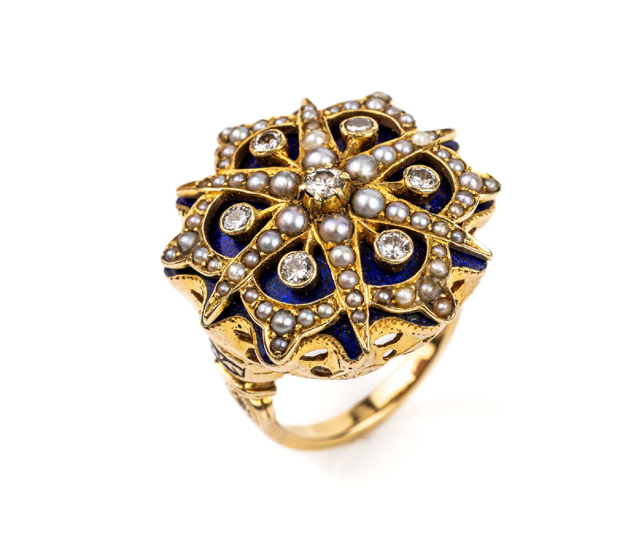18 kt Gold Brillant-Perl-Ring mit Email, GG750/000, nach älterem Vorbild, 7 Brillanten zus. ca. 0.30 ct Weiß/si, Flussperlen, transluzides blaues ...