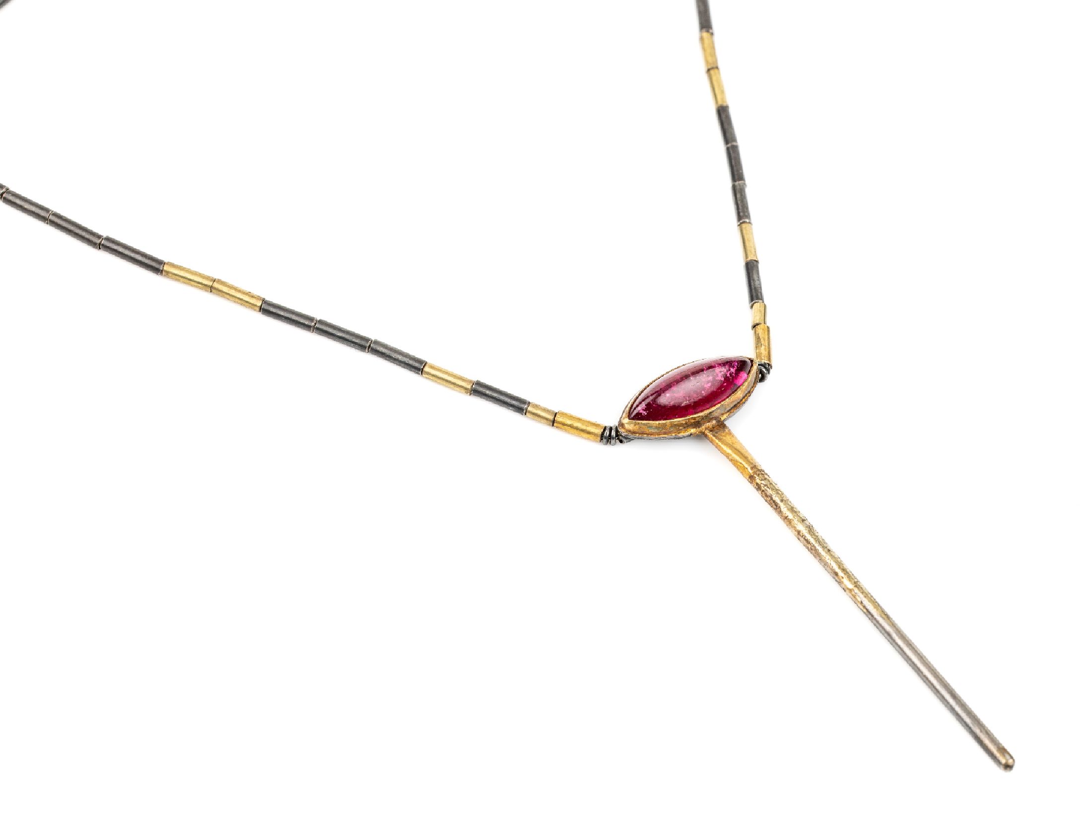 Ausgefallenes 18 kt Gold und Silber Turmalin- Collier, GG 750/000 und Silber, Kette aus länglichen Tönnchen, Mittelteil mit ovalem ...