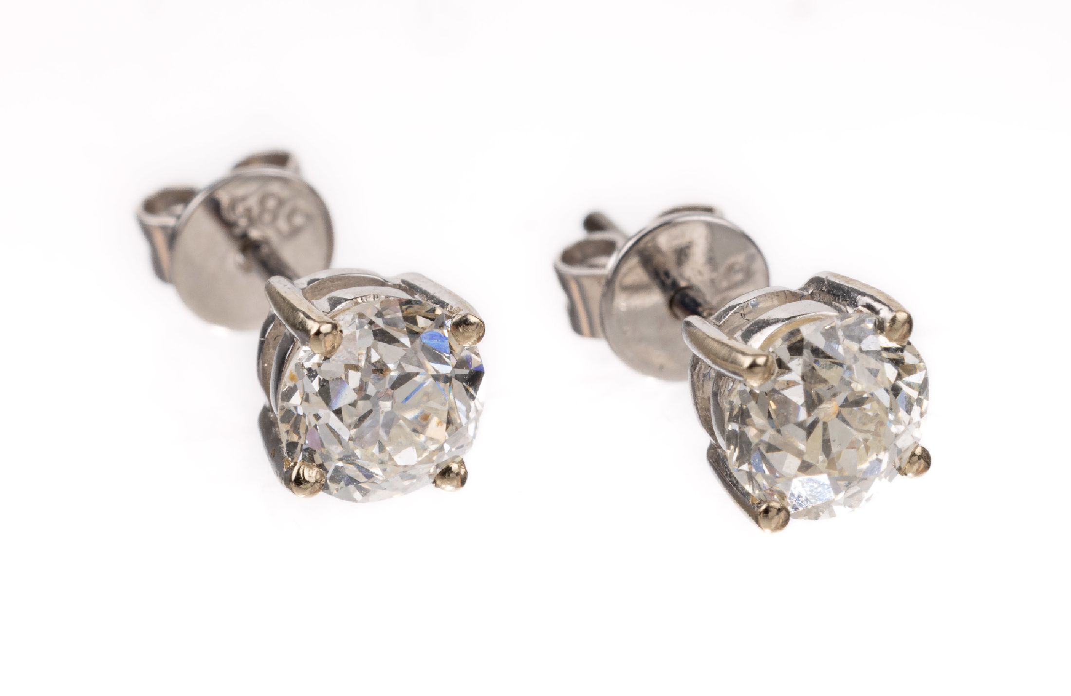 14 kt Gold Diamant-Ohrstecker, WG 585/000, 2 Altschliffdiamanten zus. ca. 1.28 ct Weiß/si