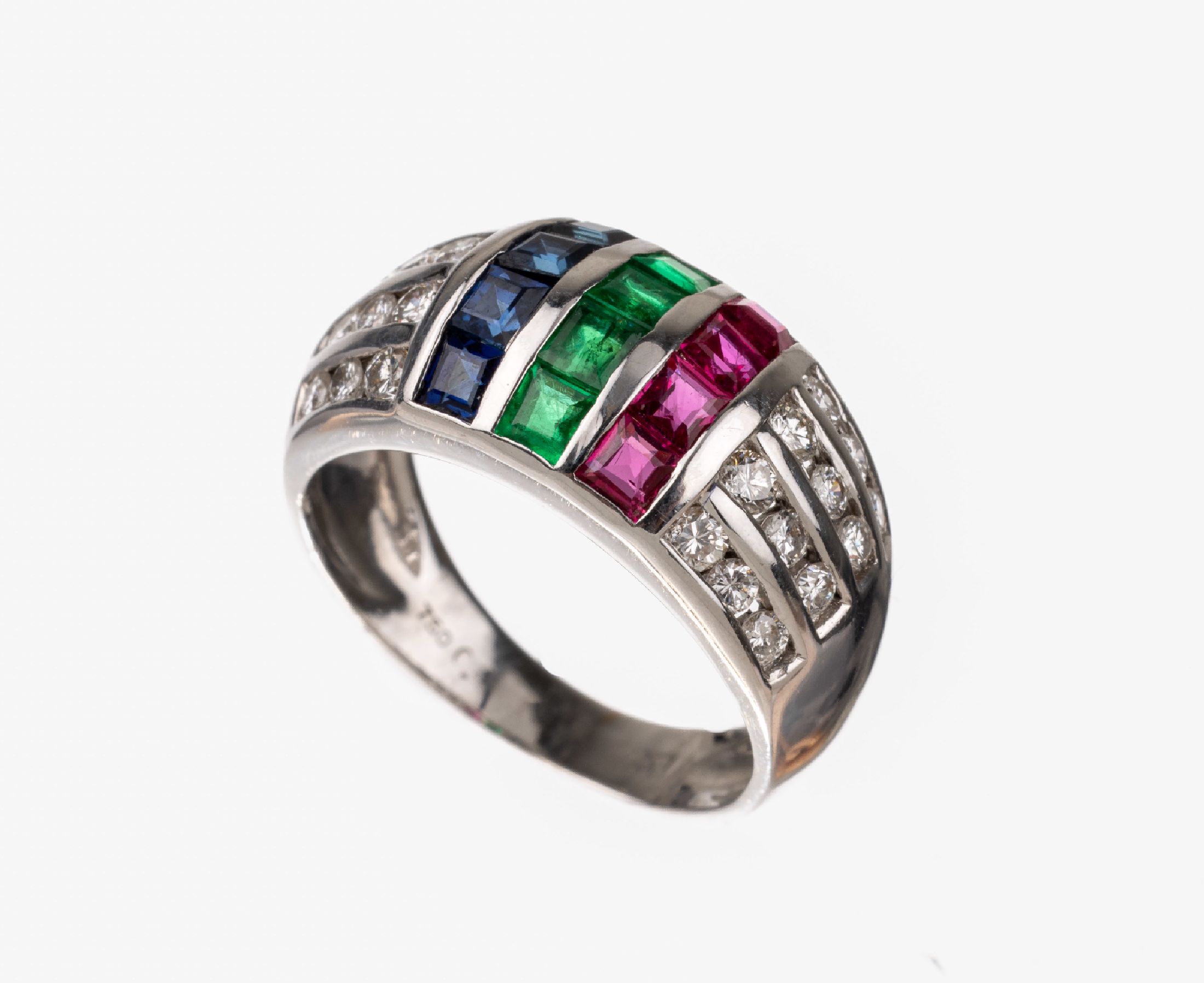 18 kt Gold Brillant-Farbstein-Ring, WG 750/000, 24 Brillanten zus. ca. 0.60 ct Weiß/si, 4 Saphir-, 4 Rubin- und 4 Smaragd -Carrees zus. ca. 1.0 ct, ...