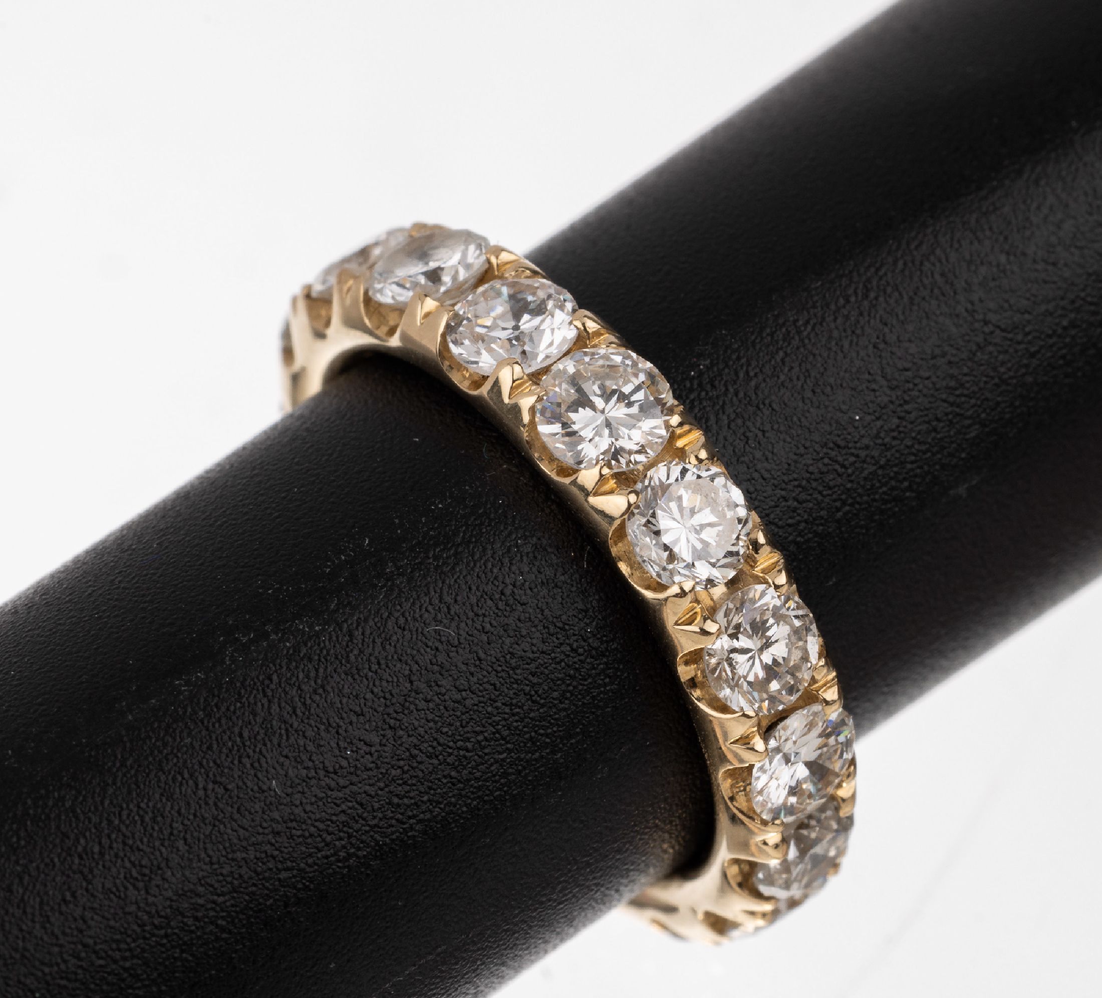 14 kt Gold Brillant-Ring, GG 585/000, 17 Brillanten zus. ca. 3.47 ct (grav.) feines Weiß-Weiß/vs-si, RW 55, ca. 5.3 g