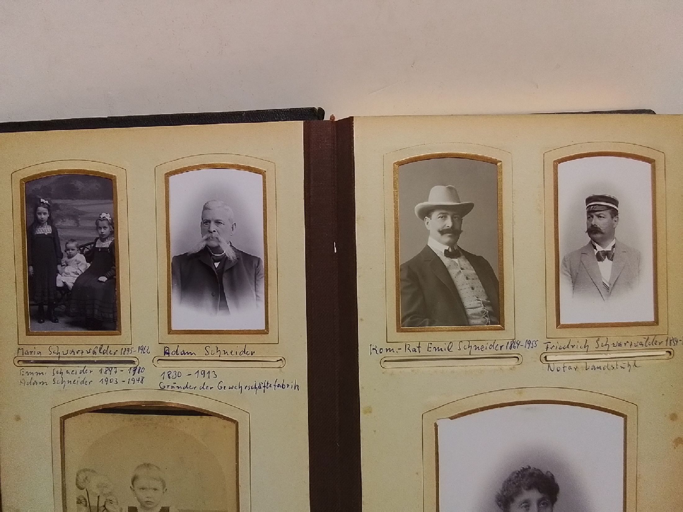 Detail d: Konvolut zur Familienhistorie des Emil Schneider (1864-1934) aus Edenkoben, Porträtdes Kommerzienrates Emil Schneider (1864-1955), Öl/Lwd, ...