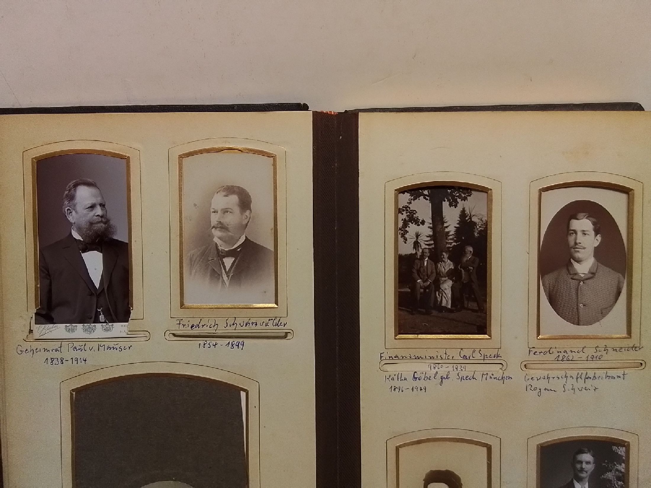Detail f: Konvolut zur Familienhistorie des Emil Schneider (1864-1934) aus Edenkoben, Porträtdes Kommerzienrates Emil Schneider (1864-1955), Öl/Lwd, ...