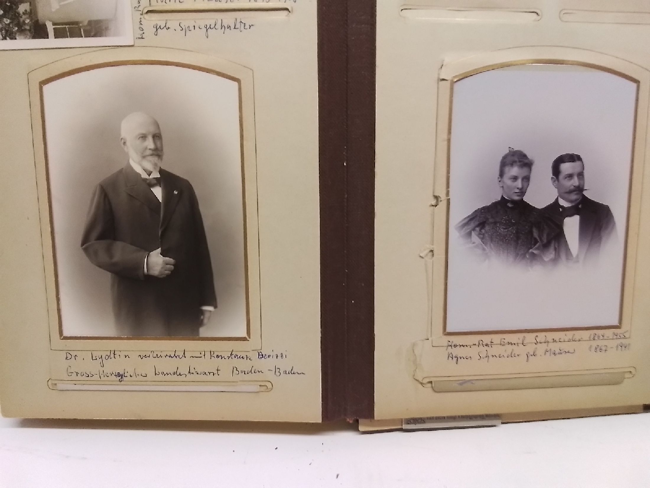 Detail h: Konvolut zur Familienhistorie des Emil Schneider (1864-1934) aus Edenkoben, Porträtdes Kommerzienrates Emil Schneider (1864-1955), Öl/Lwd, ...