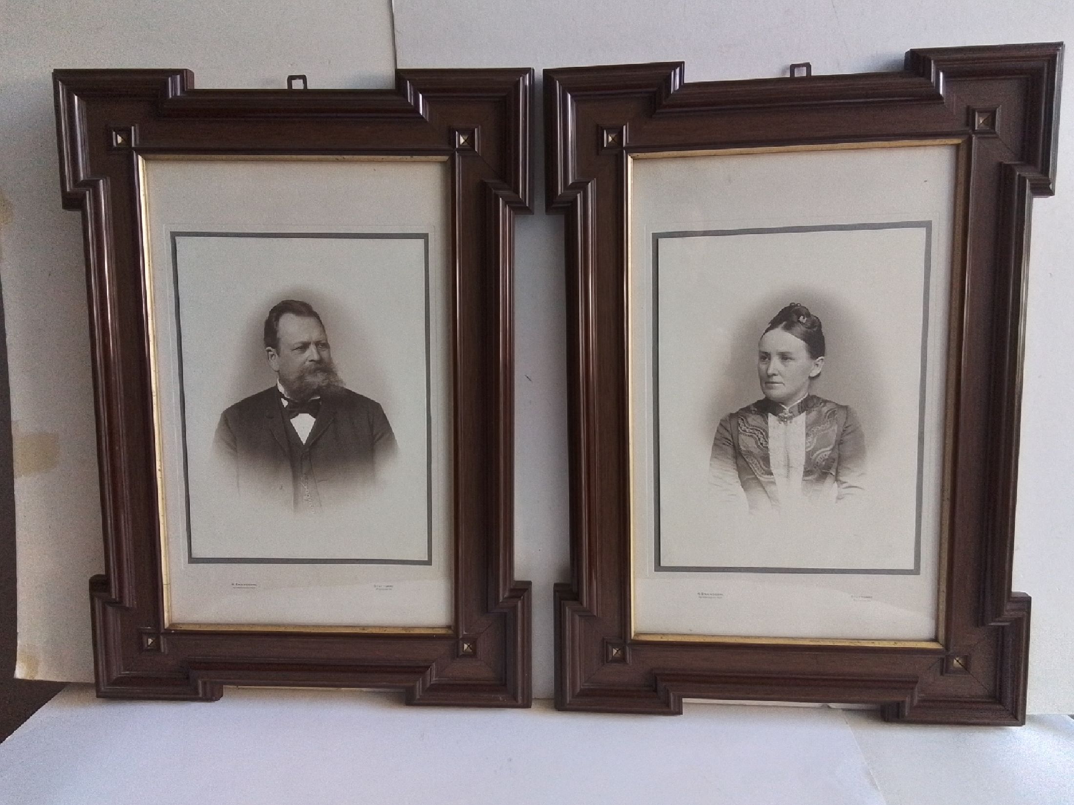 Detail l: Konvolut zur Familienhistorie des Emil Schneider (1864-1934) aus Edenkoben, Porträtdes Kommerzienrates Emil Schneider (1864-1955), Öl/Lwd, ...