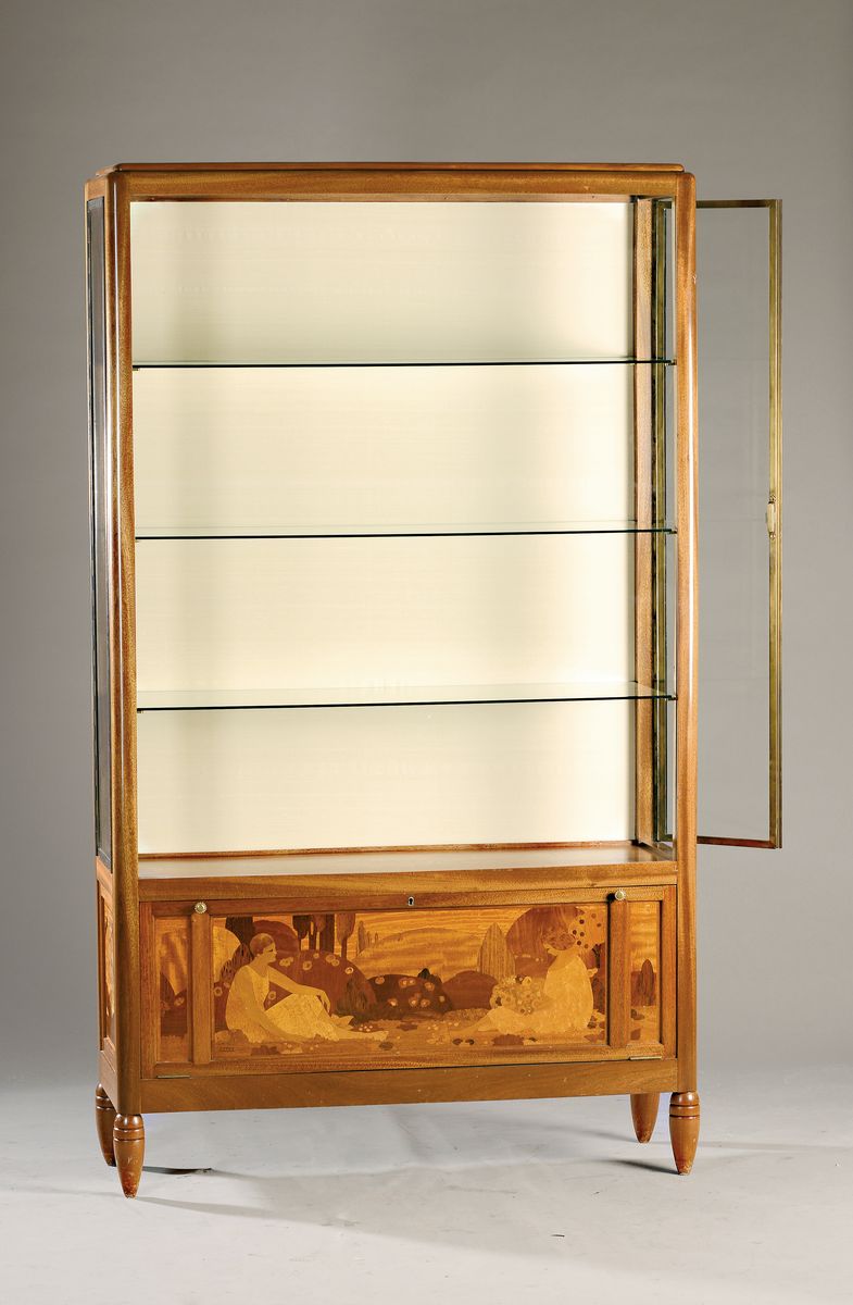 Seltene Jugendstilvitrine, Frankreich, um 1900, aus der Werkstatt von "Maurice Gaillard", Frontklappe sowie Seitenteile mit aufwendiger ...
