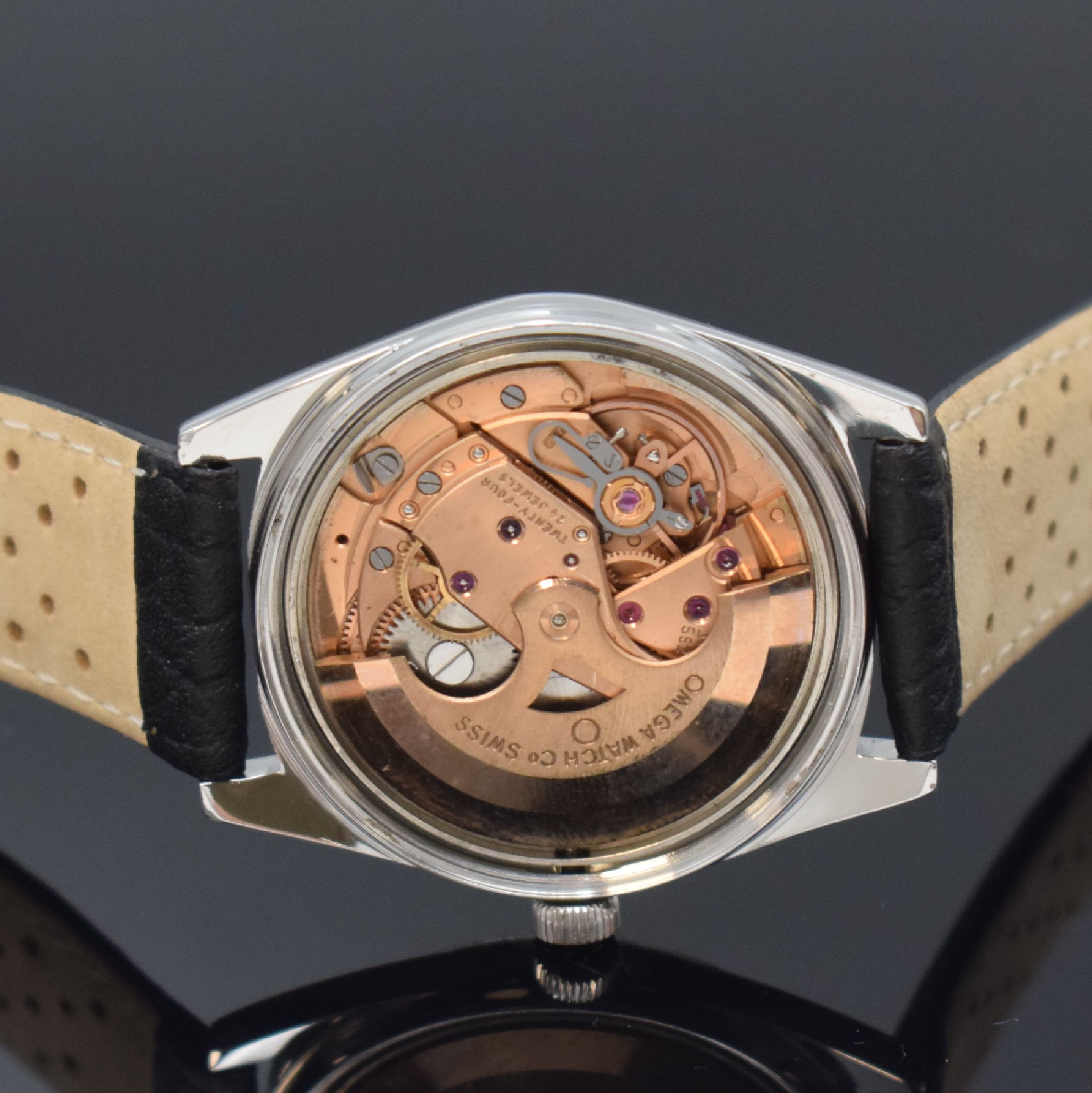 Detail e: OMEGA Herrenarmbanduhr Geneve Referenz 165.041, Automatik, Schweiz um 1969, Edelstahlgeh., Boden verschr., silb. Zifferbl. m. aufgel. Indizes, Anz. ...
