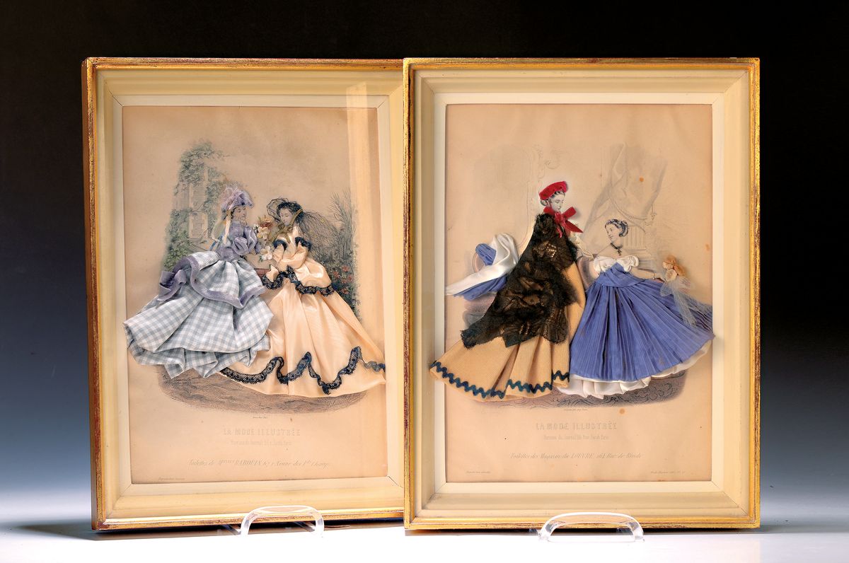 Zwei Schaukästen mit Stoffmustern, La Mode Illustree Paris, um 1900, zwei kolorierte Kupferstiche aus der Zeitschrift La Mode Illustree (Paris), ...