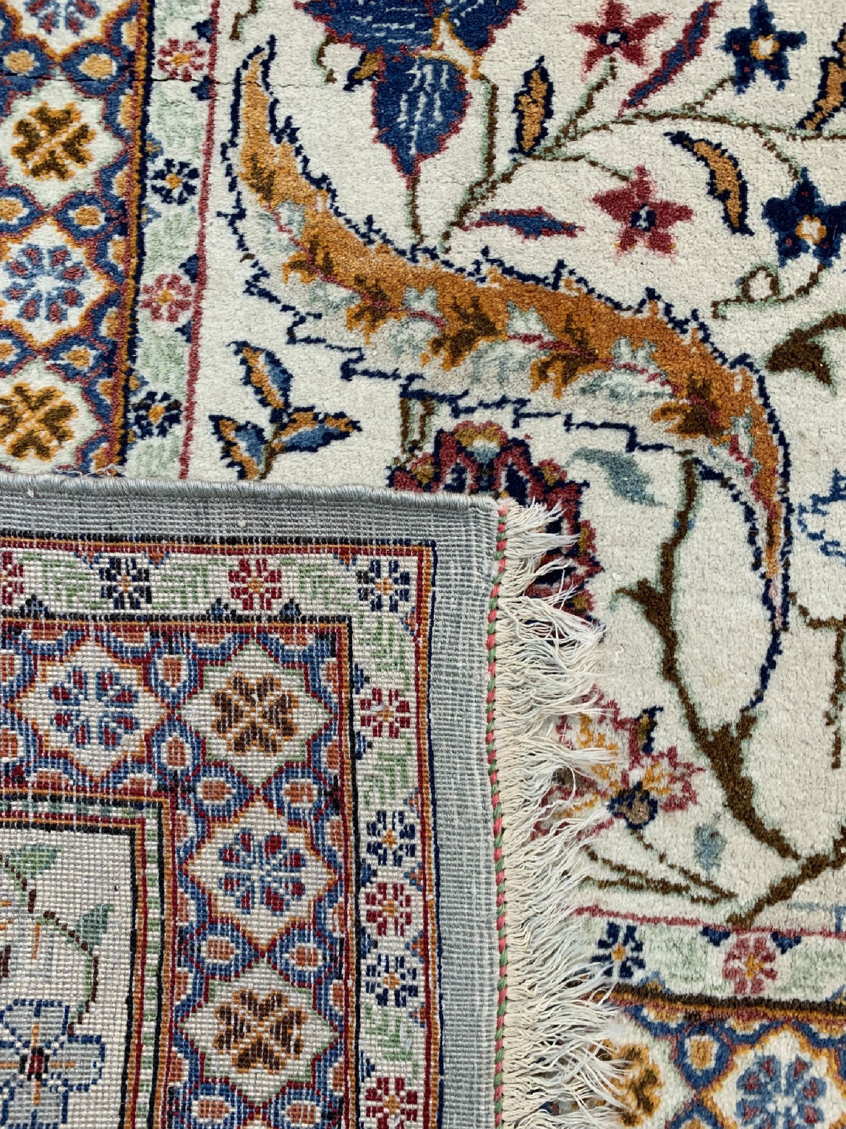 Detail d: Keschan alt, Persien, um 1950, Wolle auf Baumwolle, ca. 373 x 266 cm, Reinigungsbedürftig, EHZ: 2