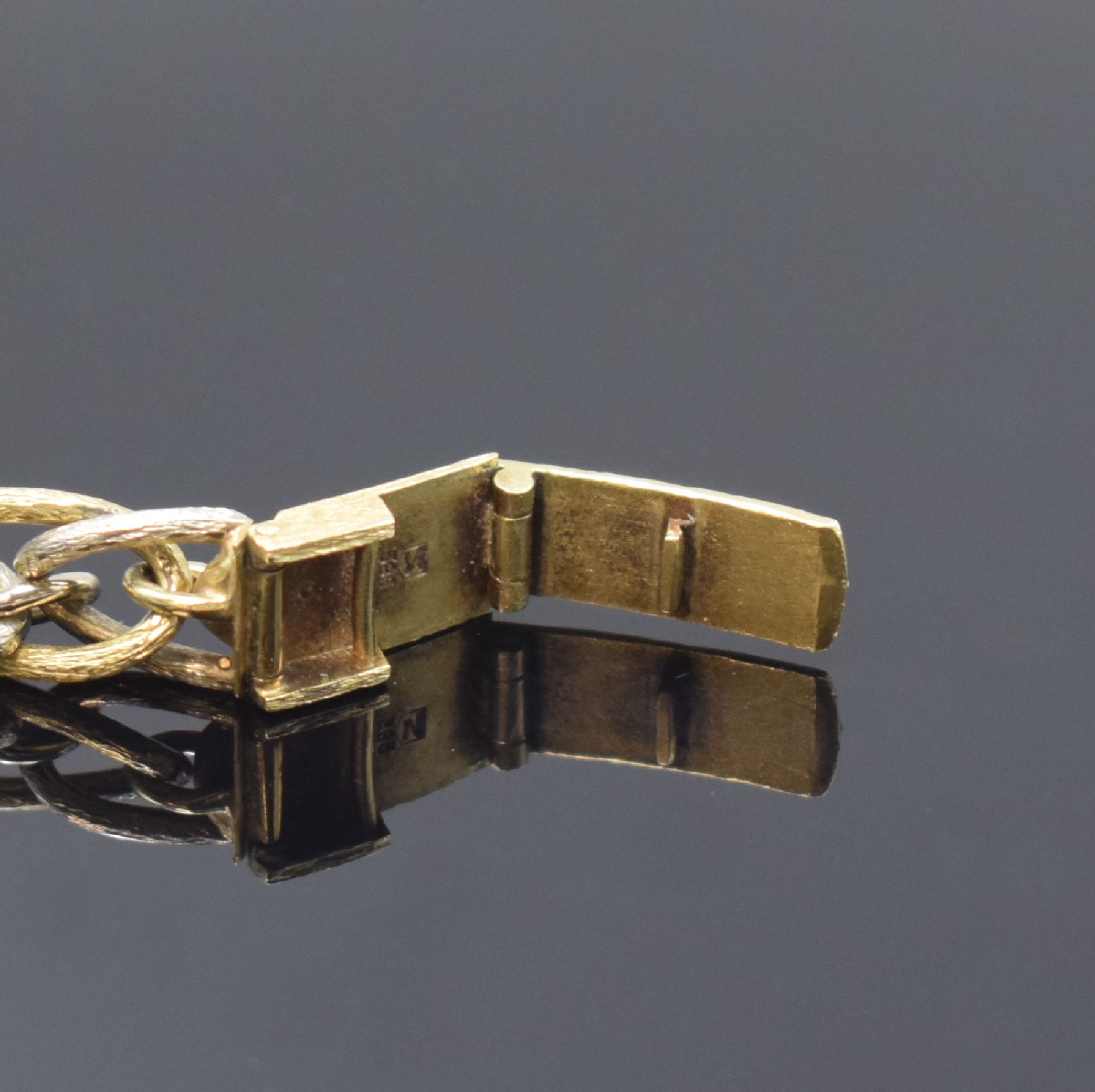 Detail c: SARCAR Geneve Damenarmbanduhr in GG und WG 585/000 mit ausgefallenem Gliederband, Schweiz um 1970, Handaufzug, 2-teil. Gehäuse, Boden gedr., silb. ...