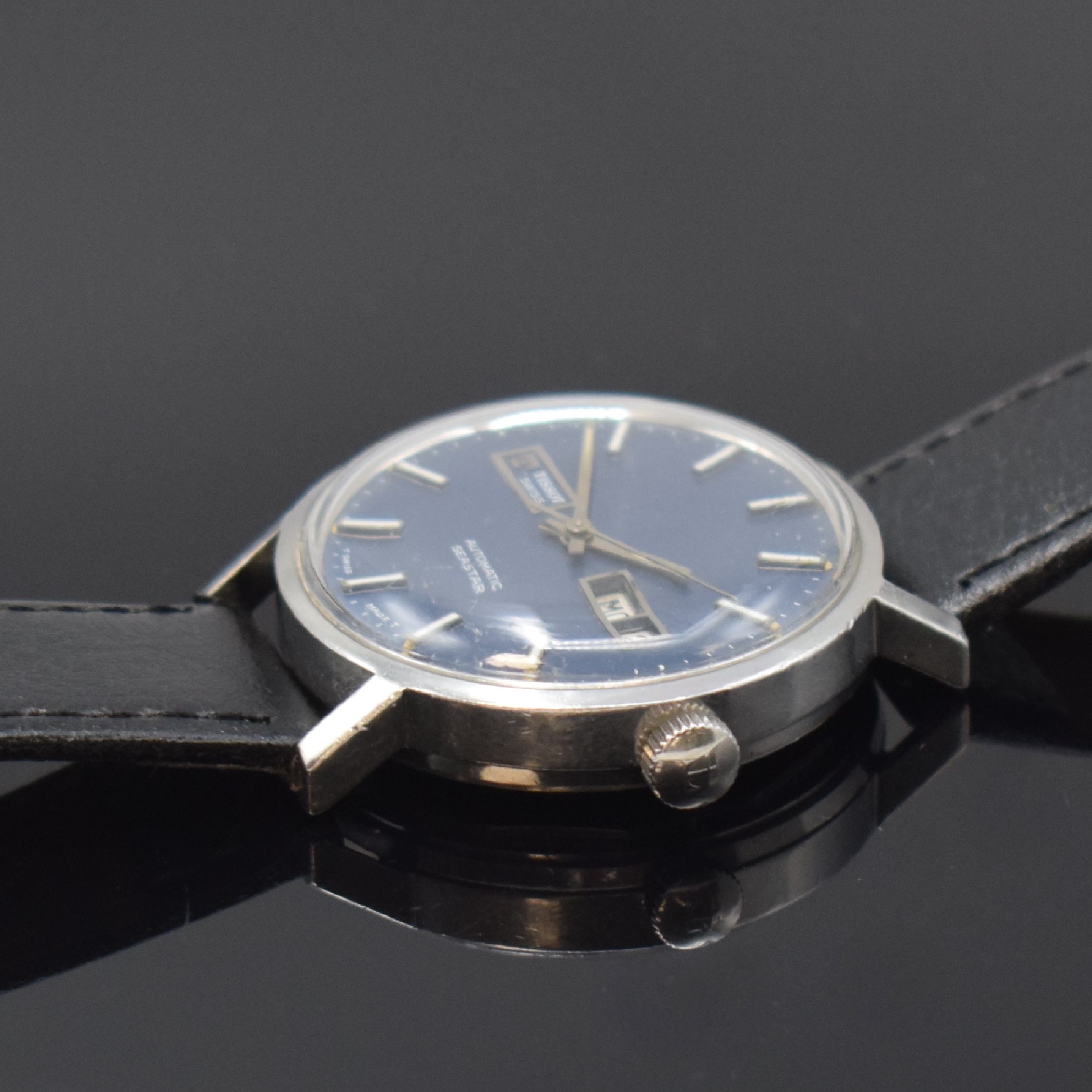 Detail b: TISSOT Herrenarmbanduhr Seastar, Schweiz um 1970, Automatik, Edelstahlgeh., Boden verschr., blaues Zifferbl. m. aufgel. Leuchtind., Anz. v. Std., ...