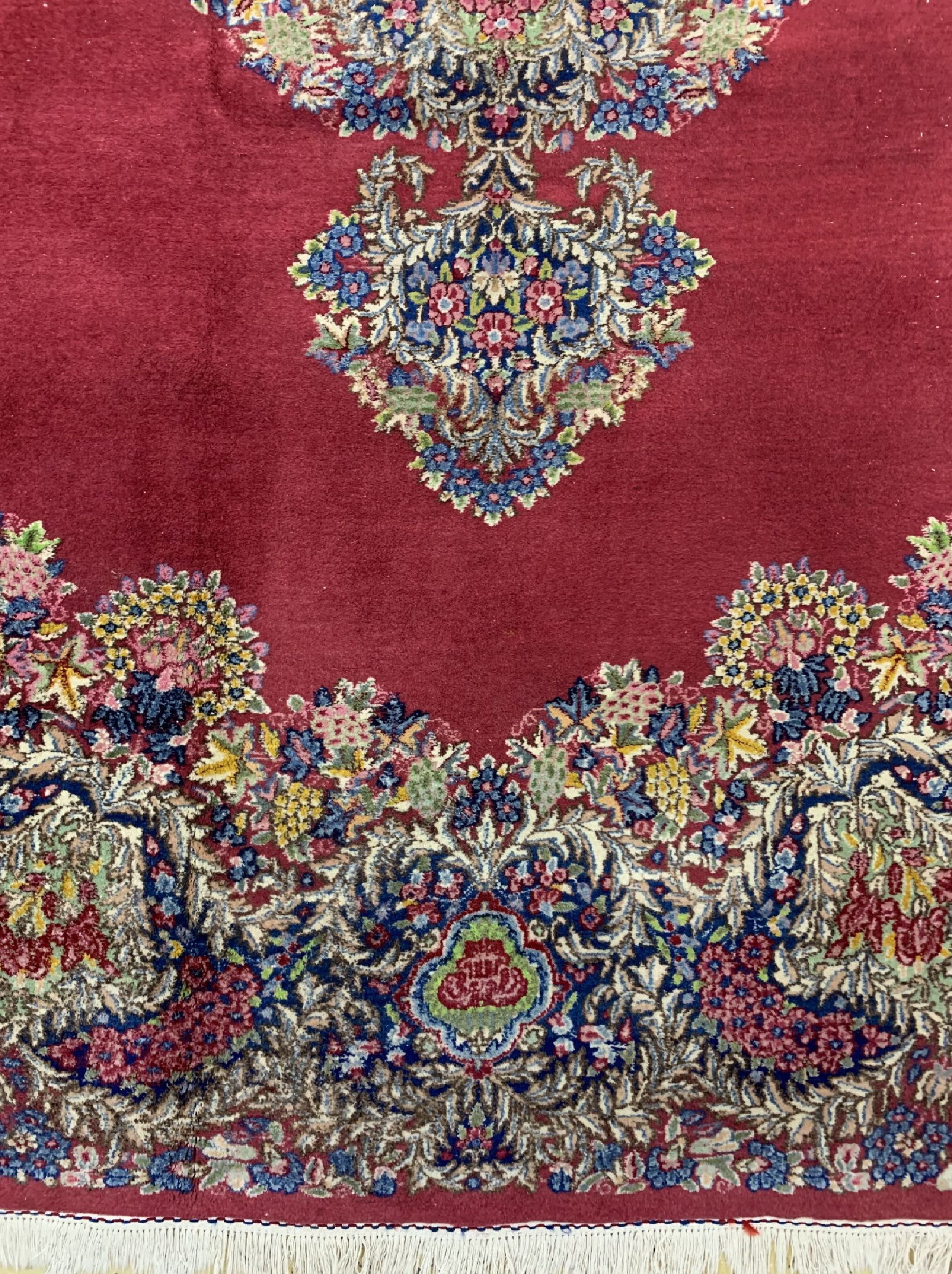 Detail b: Kerman, Persien, um 1950, Wolle auf Baumwolle, ca. 356 x 261 cm, EHZ: 3