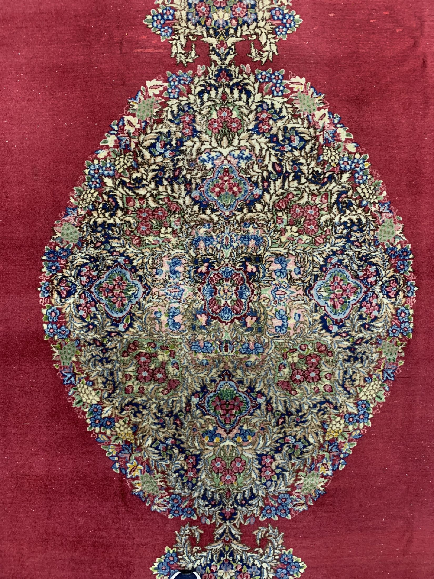 Detail c: Kerman, Persien, um 1950, Wolle auf Baumwolle, ca. 356 x 261 cm, EHZ: 3