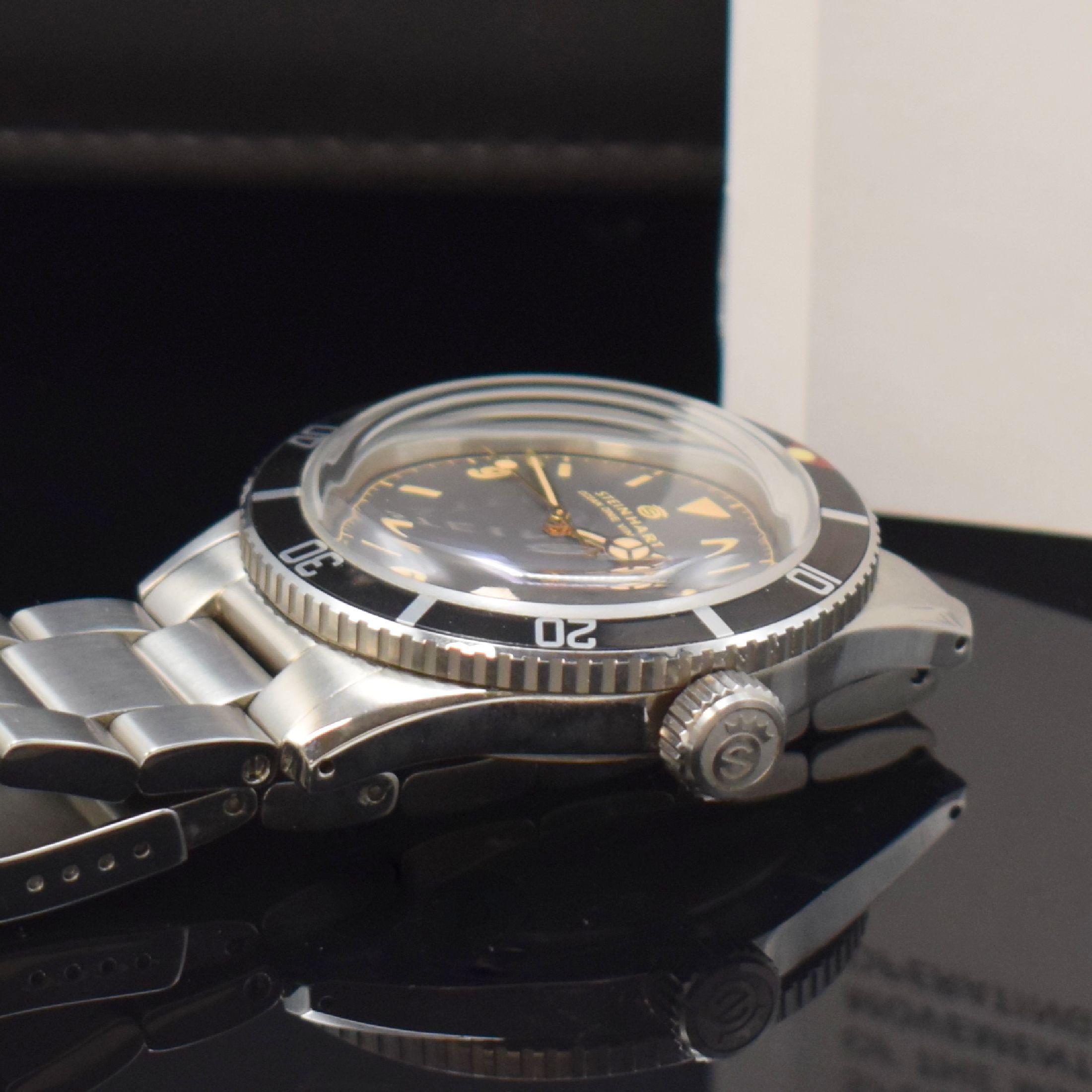Detail c: STEINHART Ocean One Vintage Herrenarmbanduhr, Schweiz um 2020, Automatik, Boden u. Krone verschr., orig. Gliederband m. Faltschl., Lünette m. 60er ...