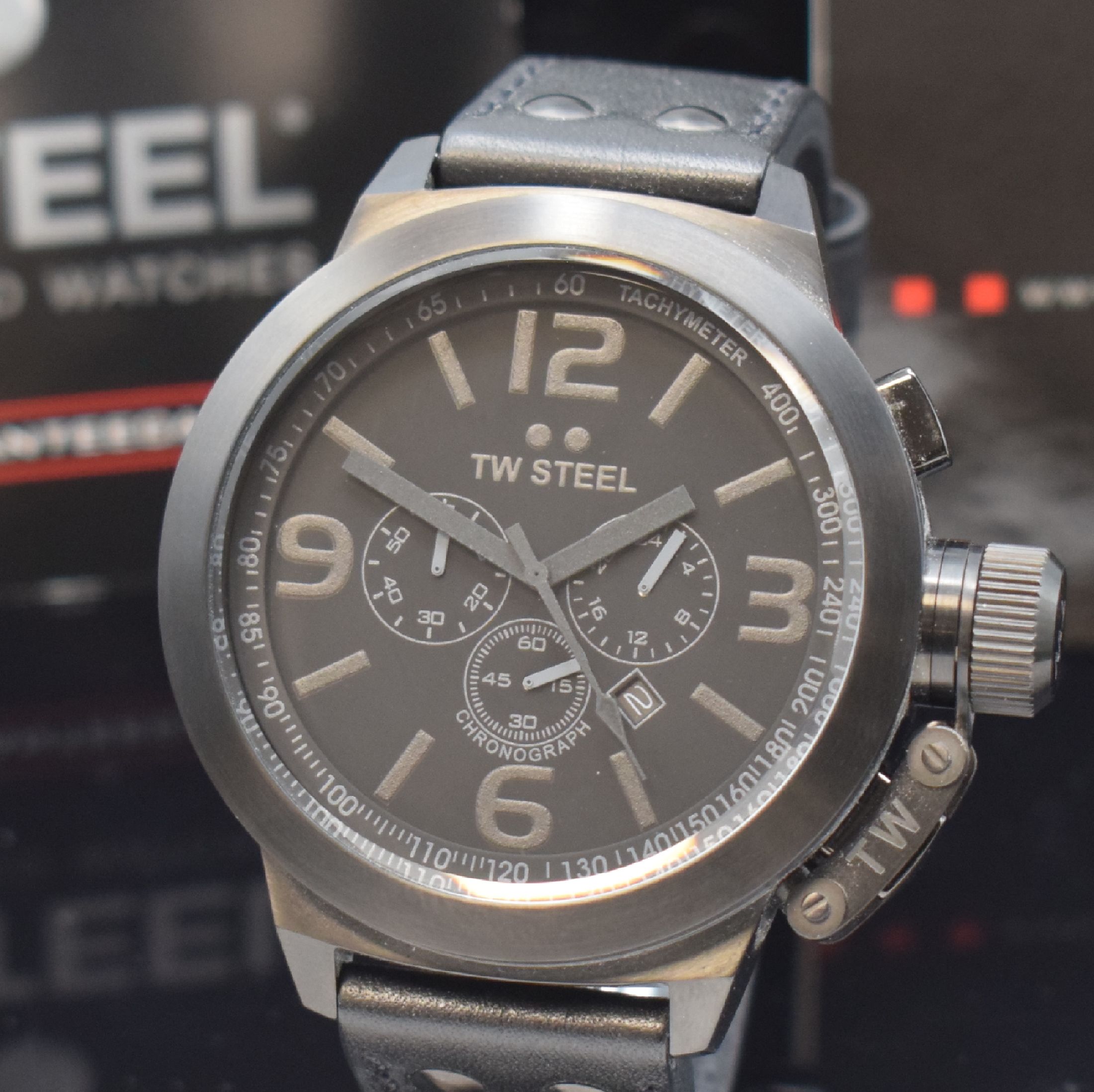 Detail a: TW STEEL Herrenarmbanduhr mit Chronograph in Stahl Referenz TW 821, Schweiz verk. lt. beil. Pap. 11/2010, quarz, Krone unter verschr. ...