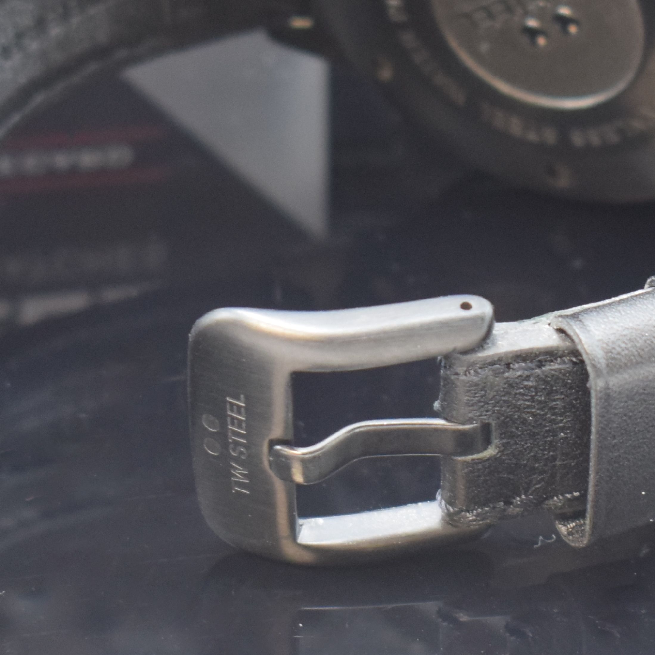 Detail b: TW STEEL Herrenarmbanduhr mit Chronograph in Stahl Referenz TW 821, Schweiz verk. lt. beil. Pap. 11/2010, quarz, Krone unter verschr. ...