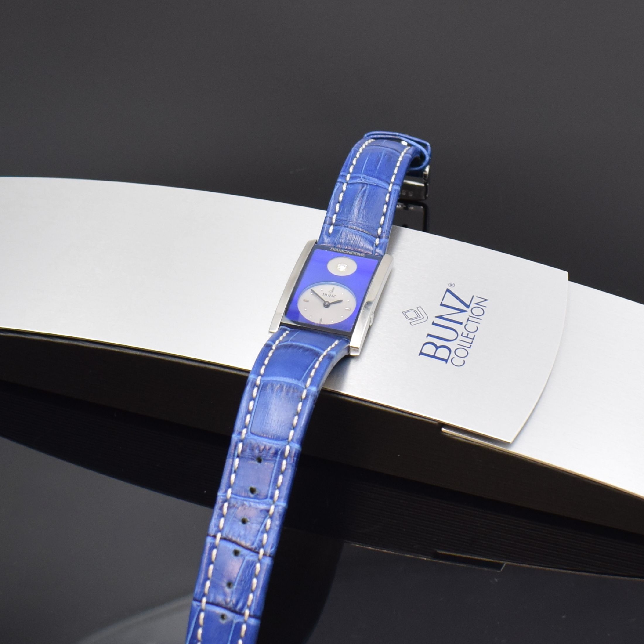 Detail d: BUNZ ausgefallene Armbanduhr DIAMONDTIME, Schweiz um 2005, quarz, Edelstahl inkl. Lederband m. Dornschl., Boden 4-fach verschr., über 12 ein ...