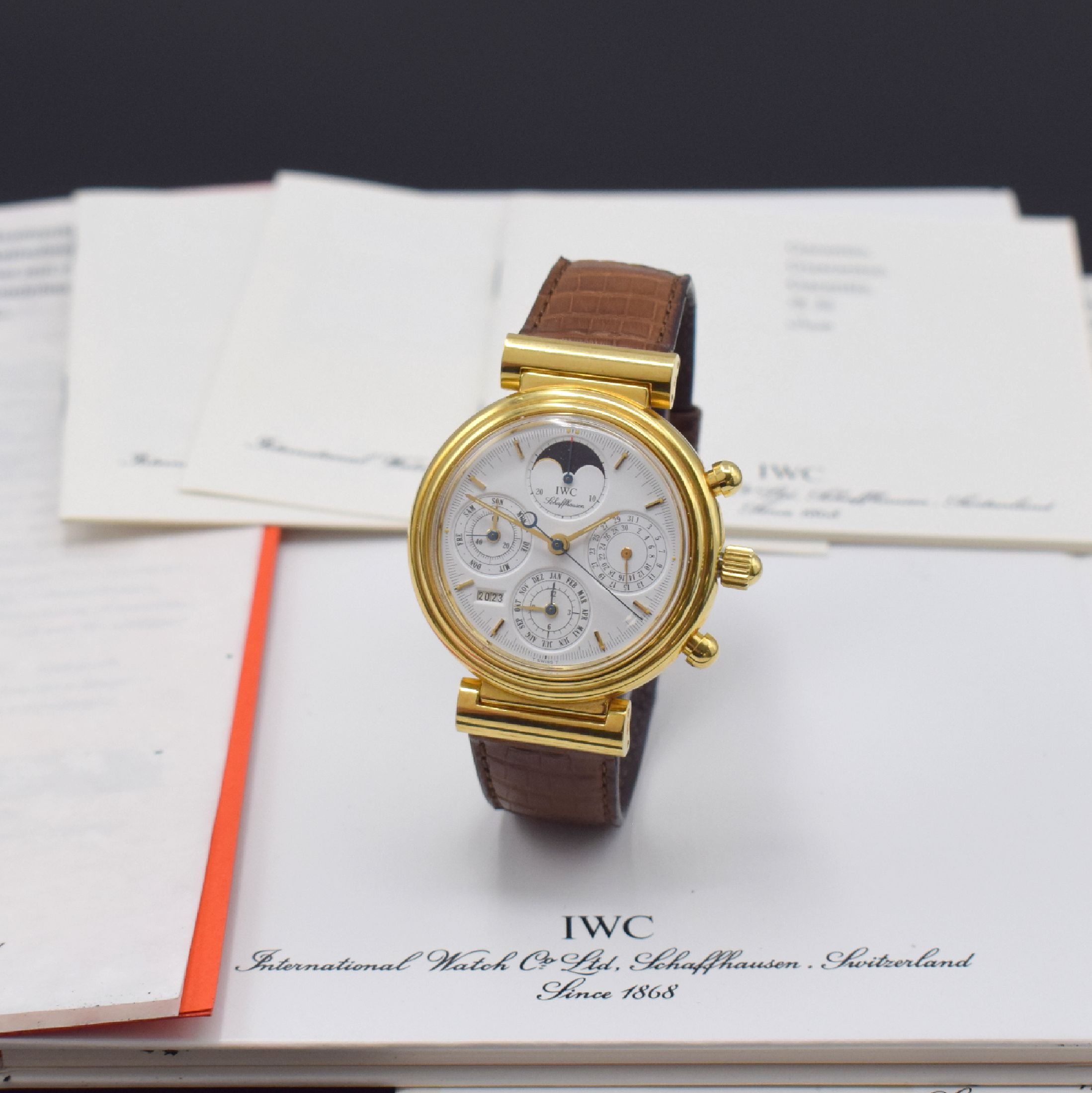 IWC feiner astronomischer Armbandchronograph Modell Da Vinci mit ewigem Kalender Referenz 3750 in GG 750/000, Automatik, orig. Lederband m. orig. ...