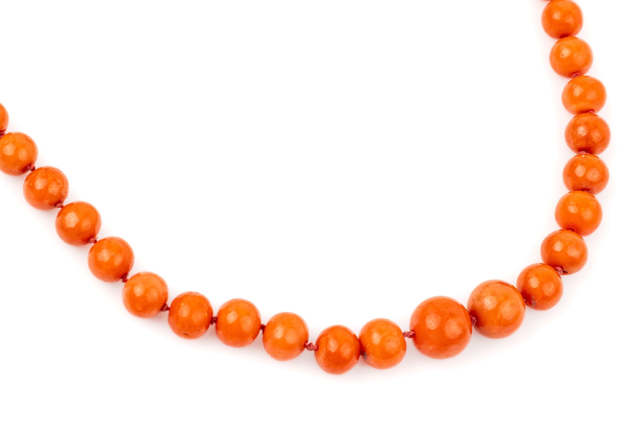 Korallenkette, endlos, Korallenkugeln im Verlauf D. ca. 5.1 - 10.2 mm, schöne Farbe, Kugel l. unrund, L. ca. 114 cm, Versand nur innerhalb der EU
