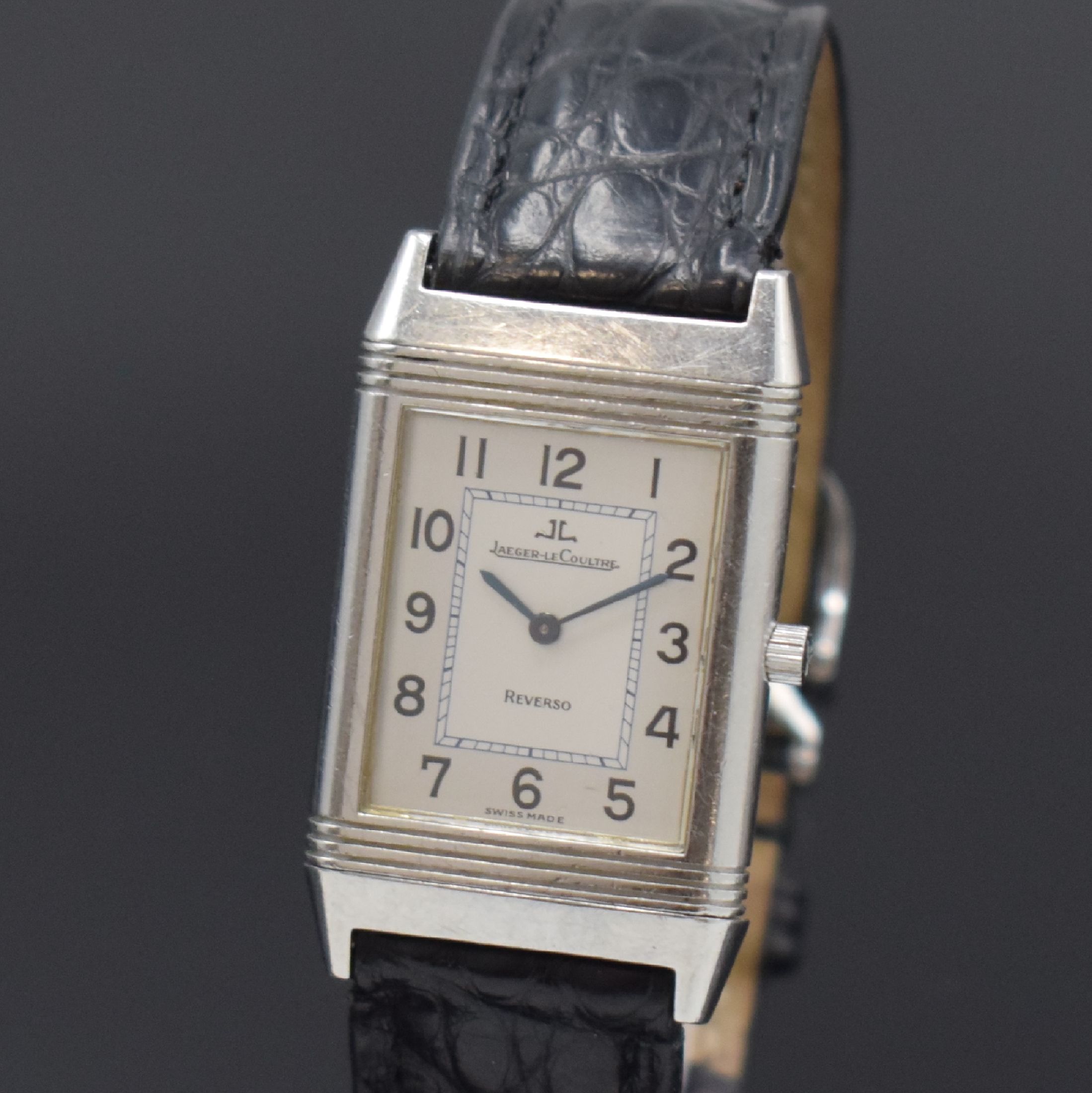 Detail a: Jaeger-LeCoultre Reverso Herrenarmbanduhr in Edelstahl Referenz 250.8.86, Schweiz um 2000, Handaufzug, drehbares Innengehäuse, Lederband m. orig. ...