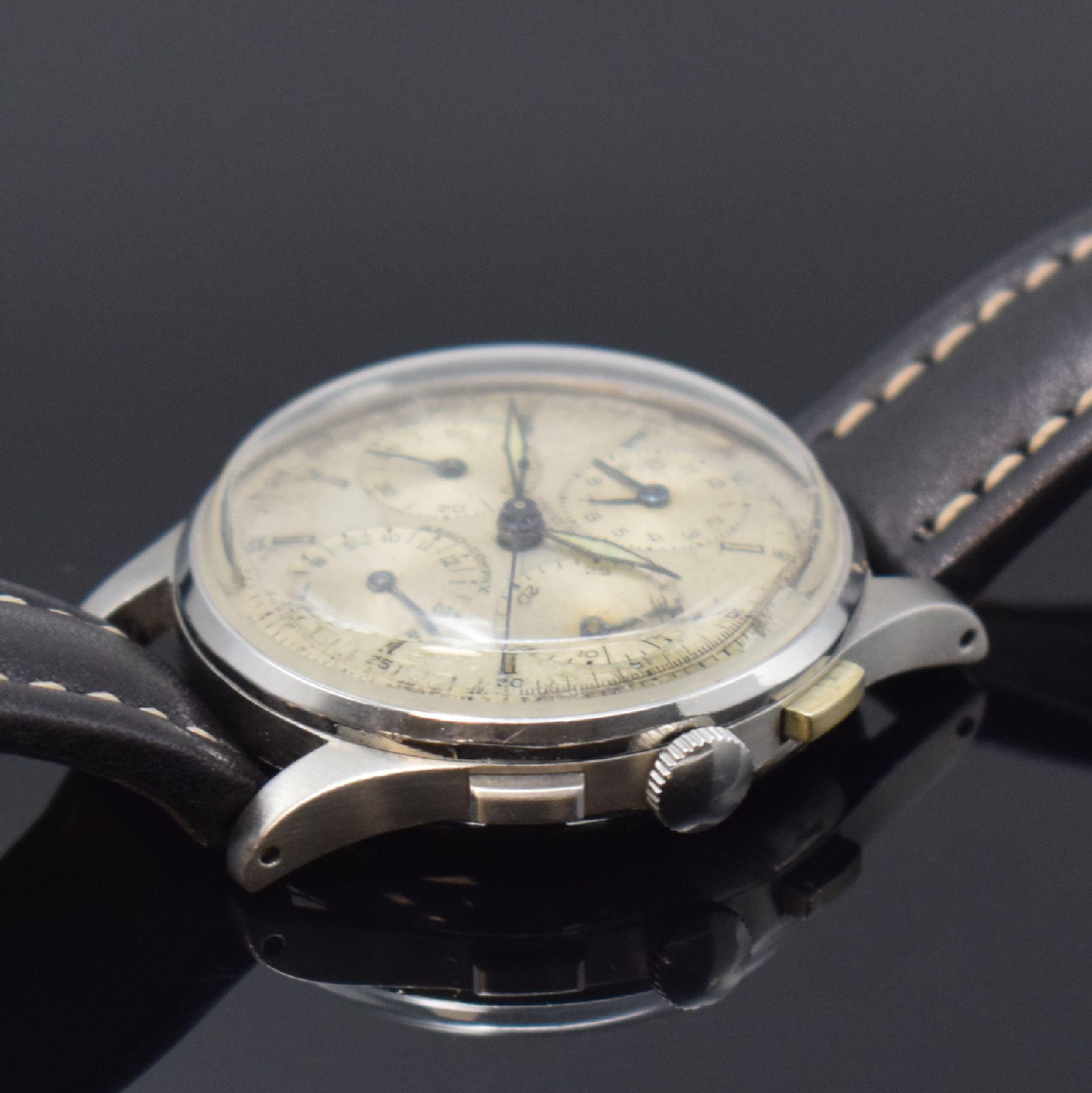 Detail b: UNIVERSAL GENEVE AERO-COMPAX Schaltradchronograph in Stahl Referenz 22414, Schweiz um 1945, Handaufzug, 3-tlg. Geh., Boden u. Glasrand aufgedr., ...