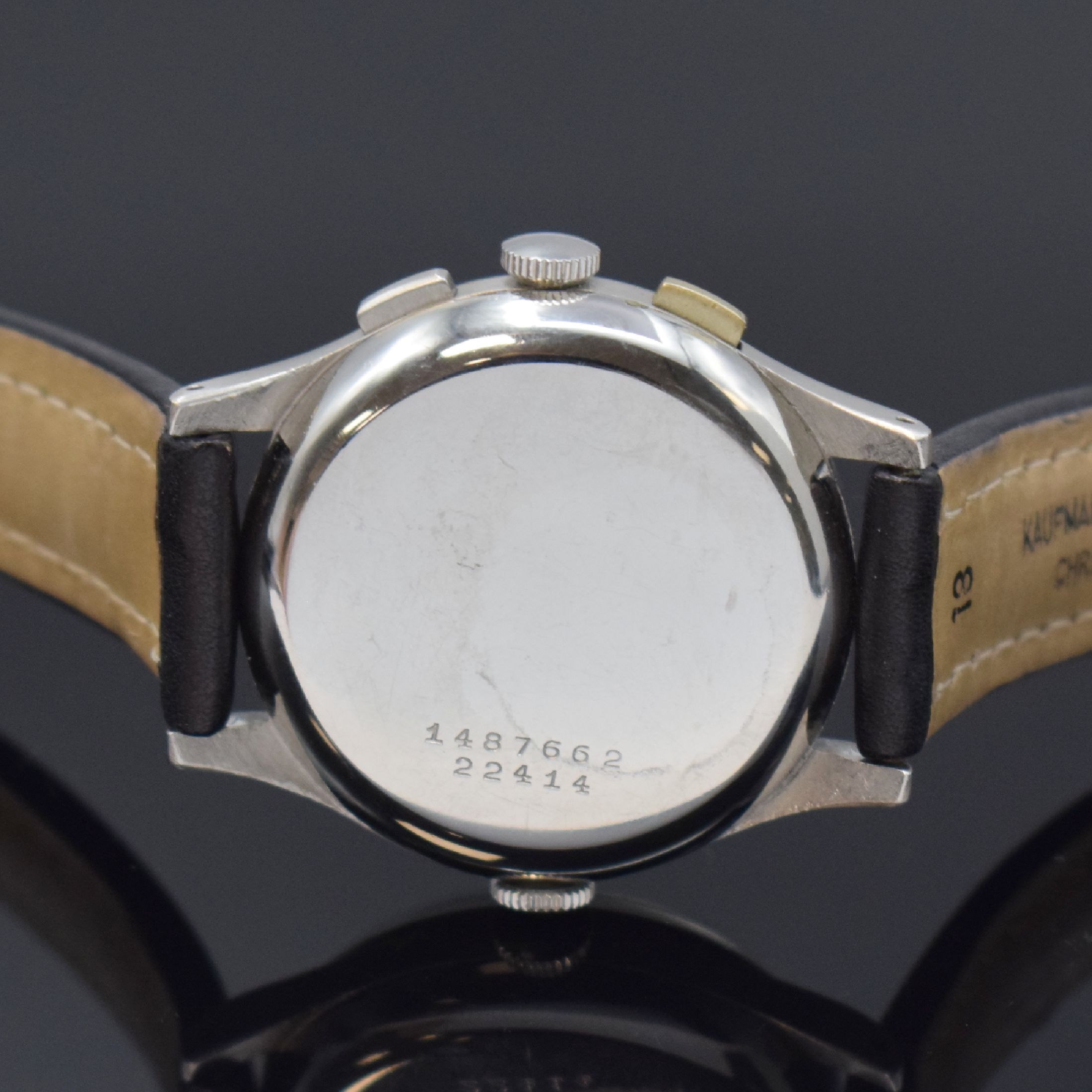 Detail d: UNIVERSAL GENEVE AERO-COMPAX Schaltradchronograph in Stahl Referenz 22414, Schweiz um 1945, Handaufzug, 3-tlg. Geh., Boden u. Glasrand aufgedr., ...