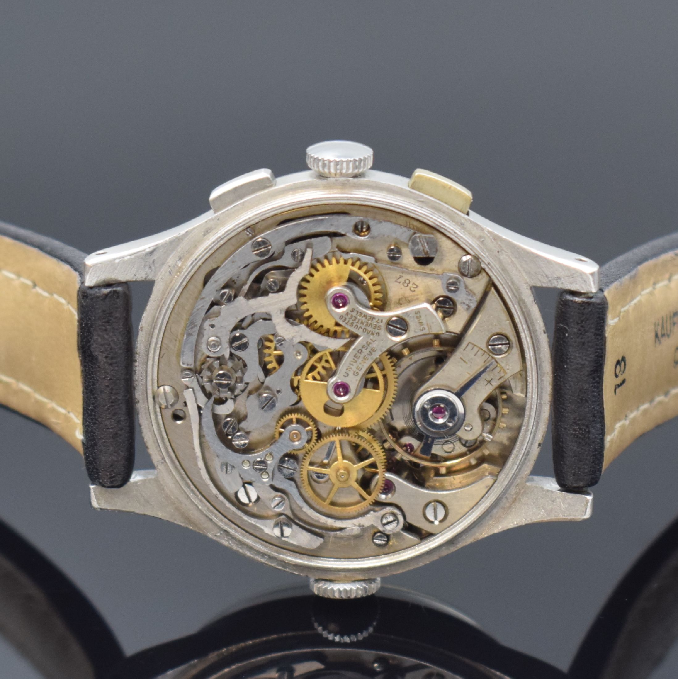 Detail e: UNIVERSAL GENEVE AERO-COMPAX Schaltradchronograph in Stahl Referenz 22414, Schweiz um 1945, Handaufzug, 3-tlg. Geh., Boden u. Glasrand aufgedr., ...