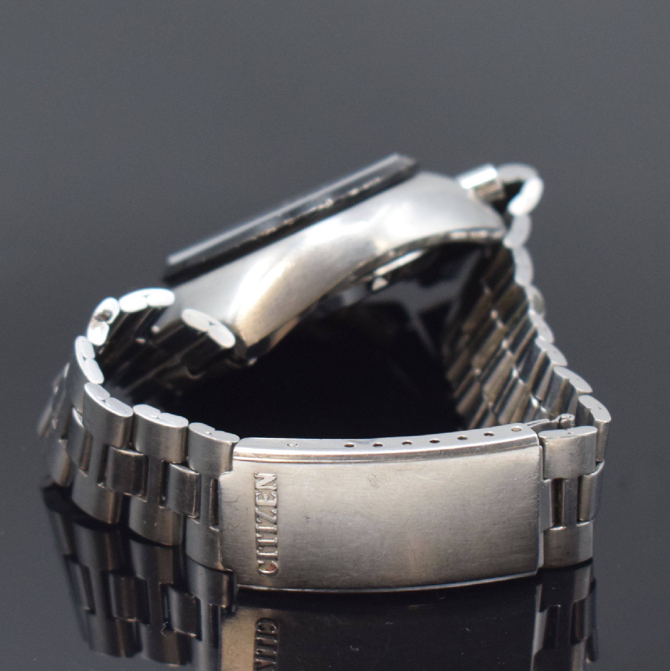 Detail b: CITIZEN Referenz 67-9011 sog. Bull Head- Armbandchronograph in Stahl/Stahlband, Japan um 1975, Automatik, verschr. Geh., schwarze Lünette, Drücker ...