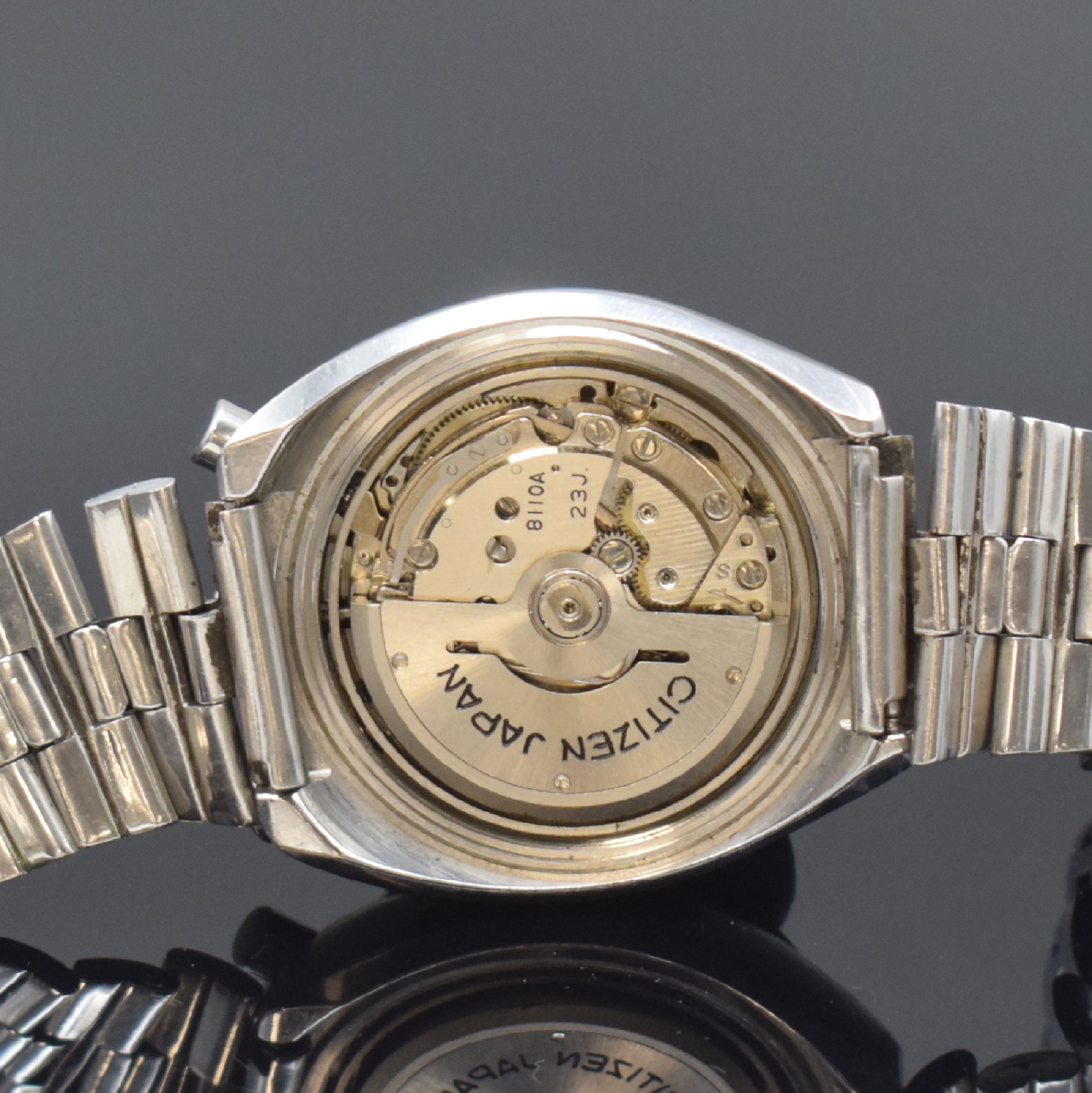 Detail f: CITIZEN Referenz 67-9011 sog. Bull Head- Armbandchronograph in Stahl/Stahlband, Japan um 1975, Automatik, verschr. Geh., schwarze Lünette, Drücker ...