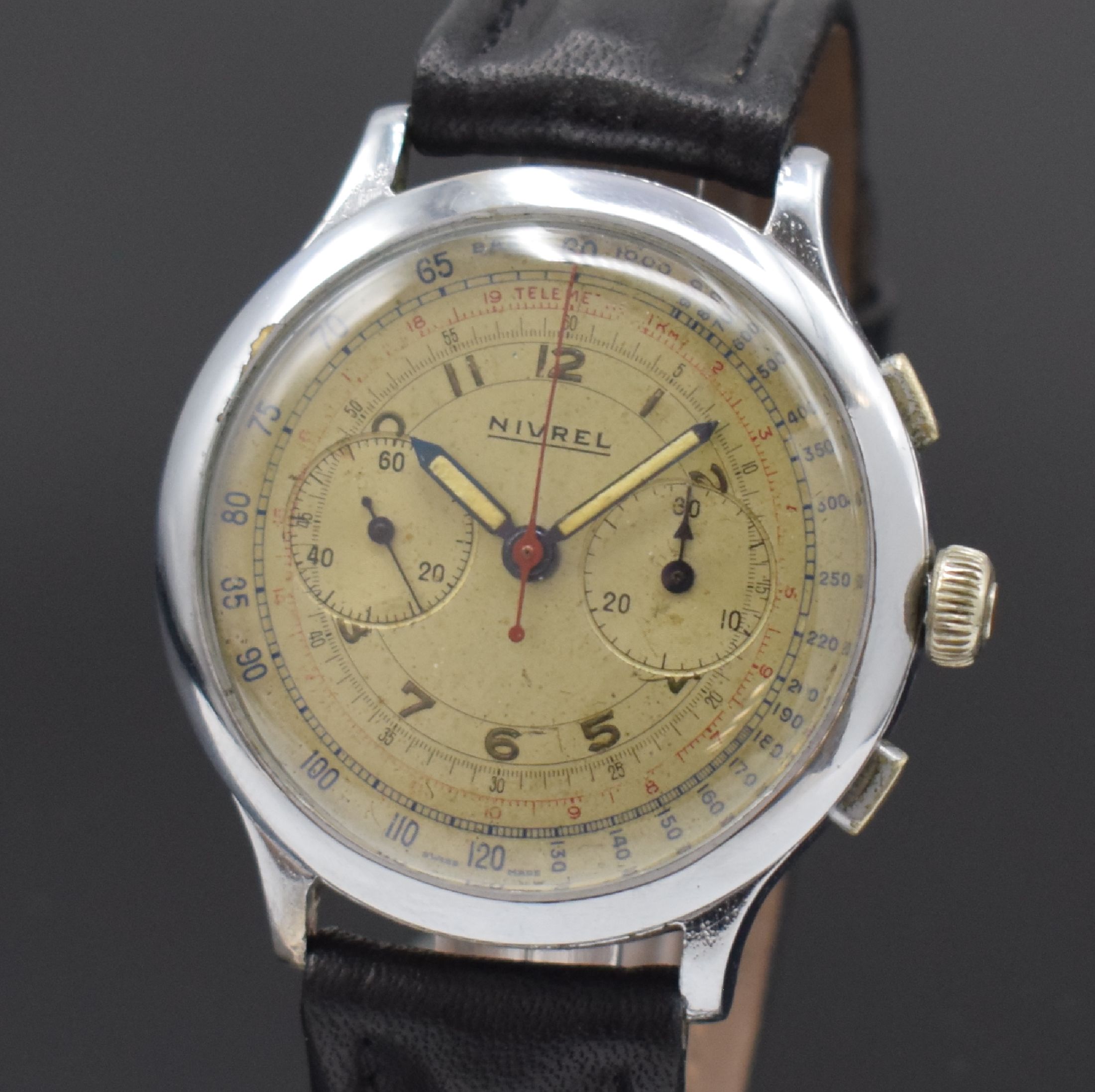 Detail a: NIVREL seltener großer 3-Drücker Armbandchronograph, Schweiz um 1945, Handaufzug, verchr. Geh., aufgedr. Stahlboden, silb. Zifferbl. pat./fl., rote ...