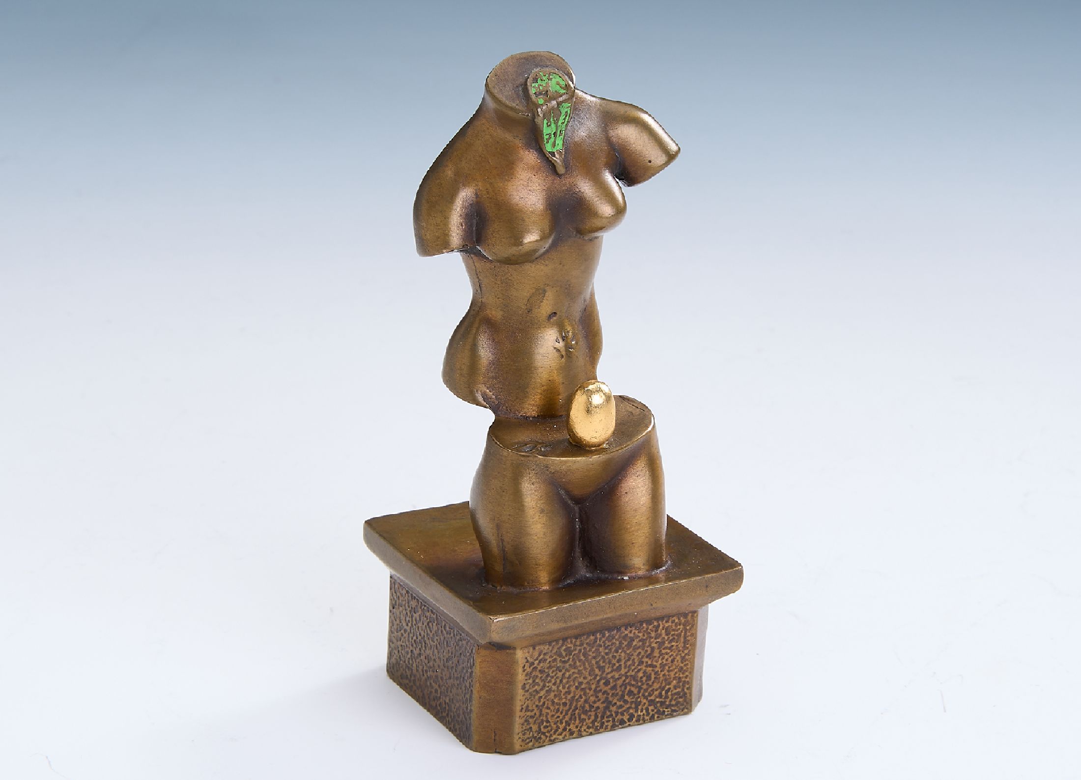 Miniatur Skulptur nach Salvador Dali, Bronze, 1995, ursprünglich Verschluss für Parfumflakon, zweigeteilter Frauentorso, mit zerlaufenden Uhr ...