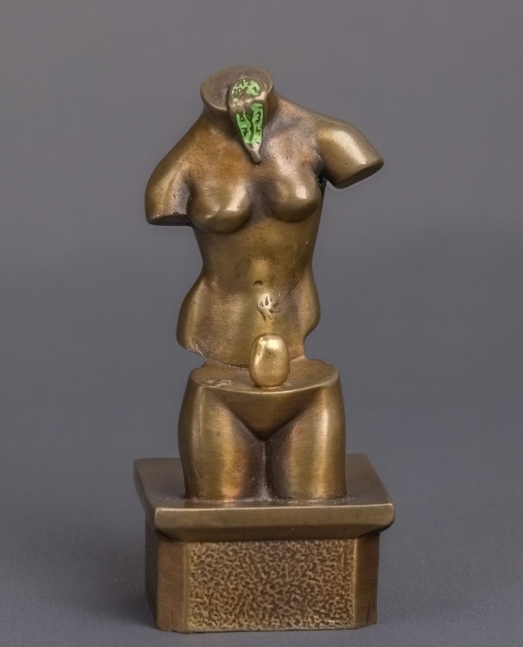 Detail a: Miniatur Skulptur nach Salvador Dali, Bronze, 1995, ursprünglich Verschluss für Parfumflakon, zweigeteilter Frauentorso, mit zerlaufenden Uhr ...
