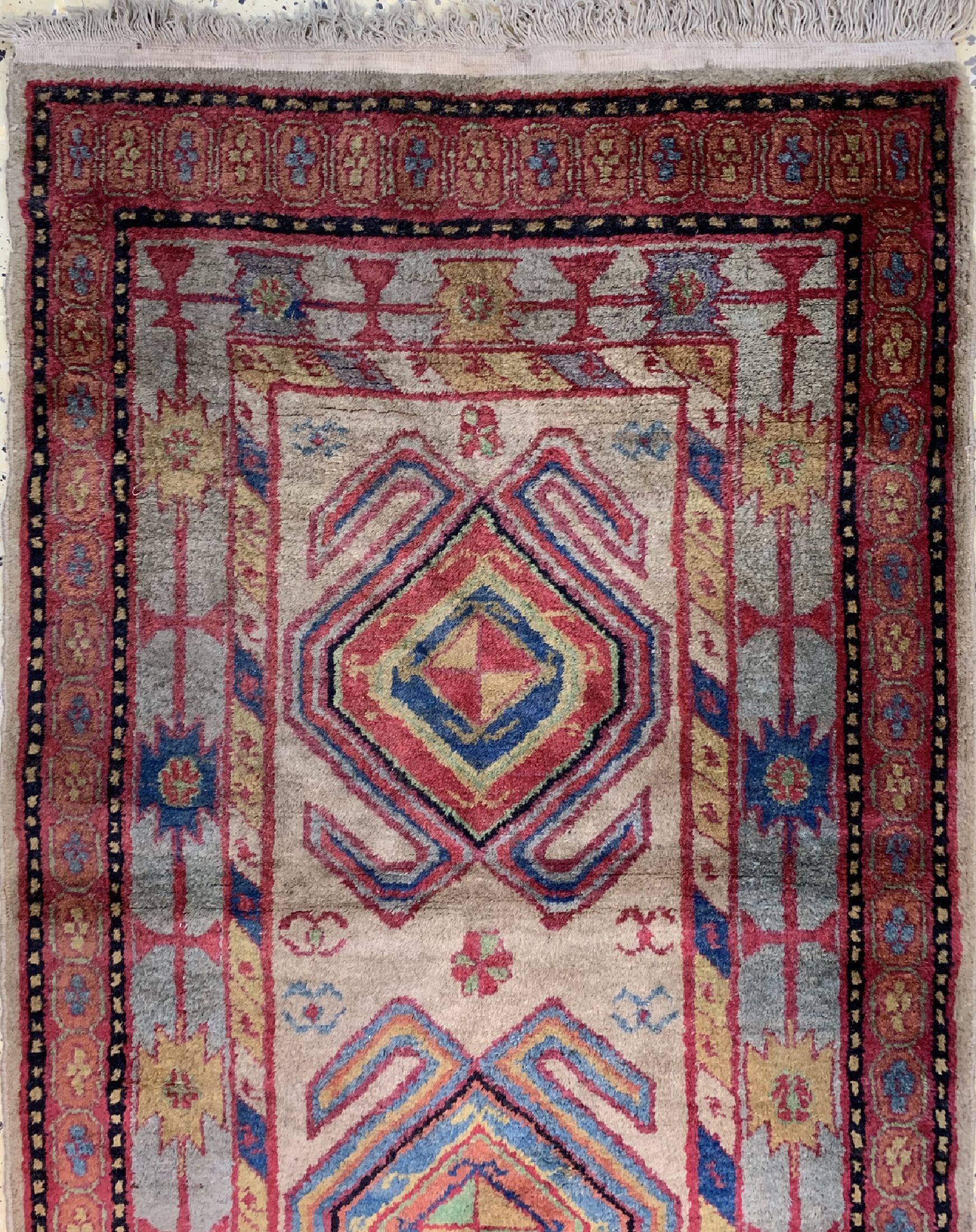 Detail b: Turkestan alt, ca. 50 Jahre, Wolle auf Baumwolle, ca. 475 x 73 cm, EHZ: 2