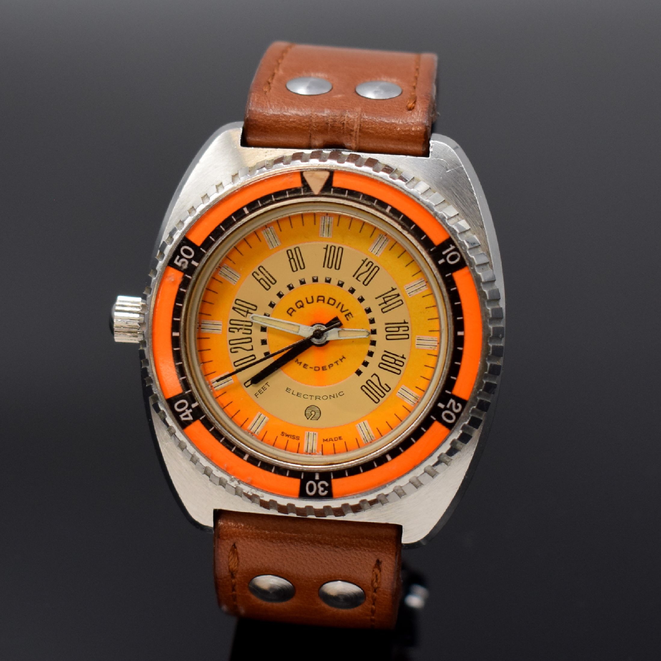 AQUADIVE Time-Depth seltene Herrenarmbanduhr mit Tiefenmesser US Patent No 337 78 60, Schweiz um 1973, massives unpoliertes Gehäuse in Stahl, Boden ...