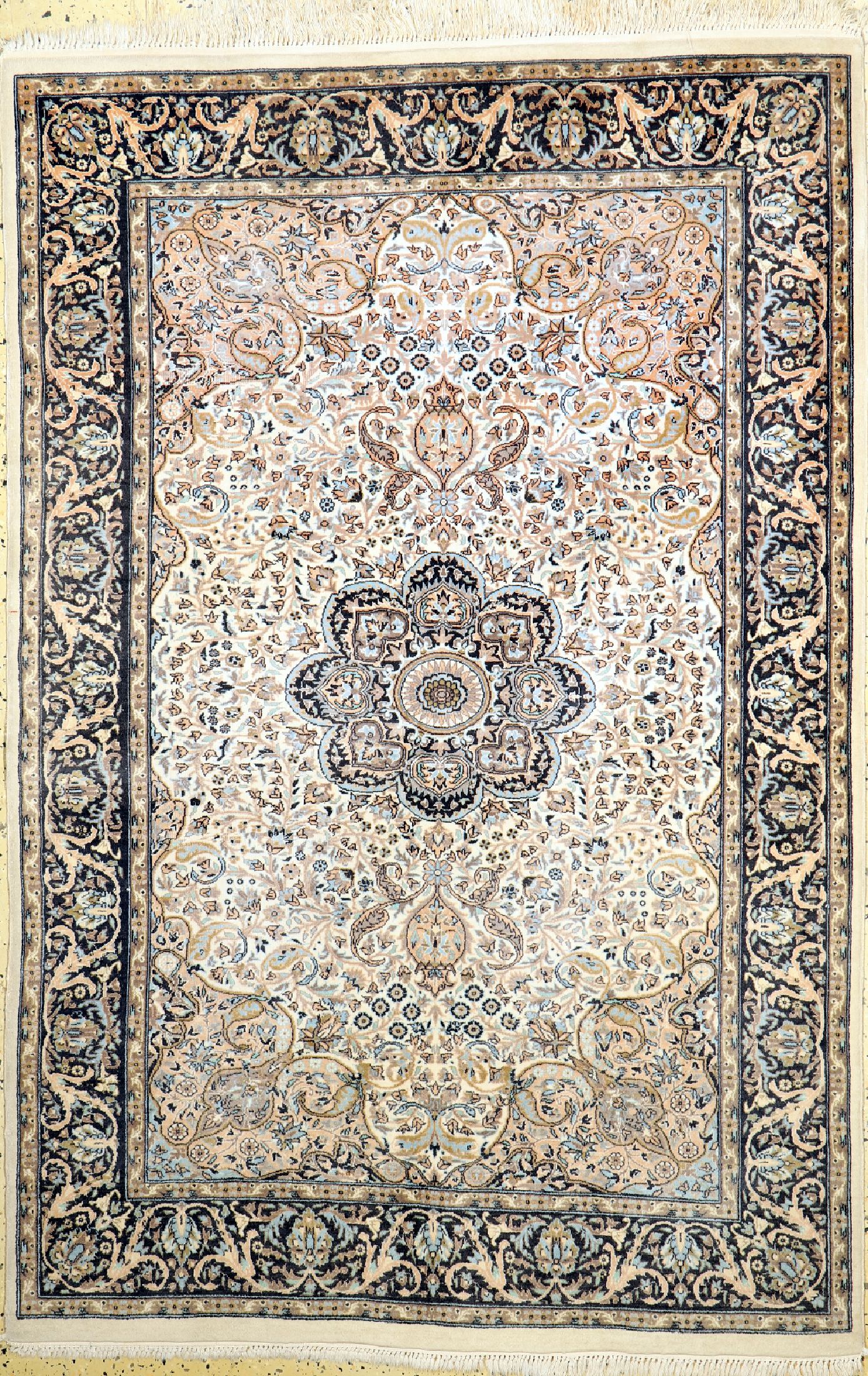 Lahor, Pakistan, um 1960, Wolle auf Baumwolle, ca. 182 x 121 cm, EHZ: 2