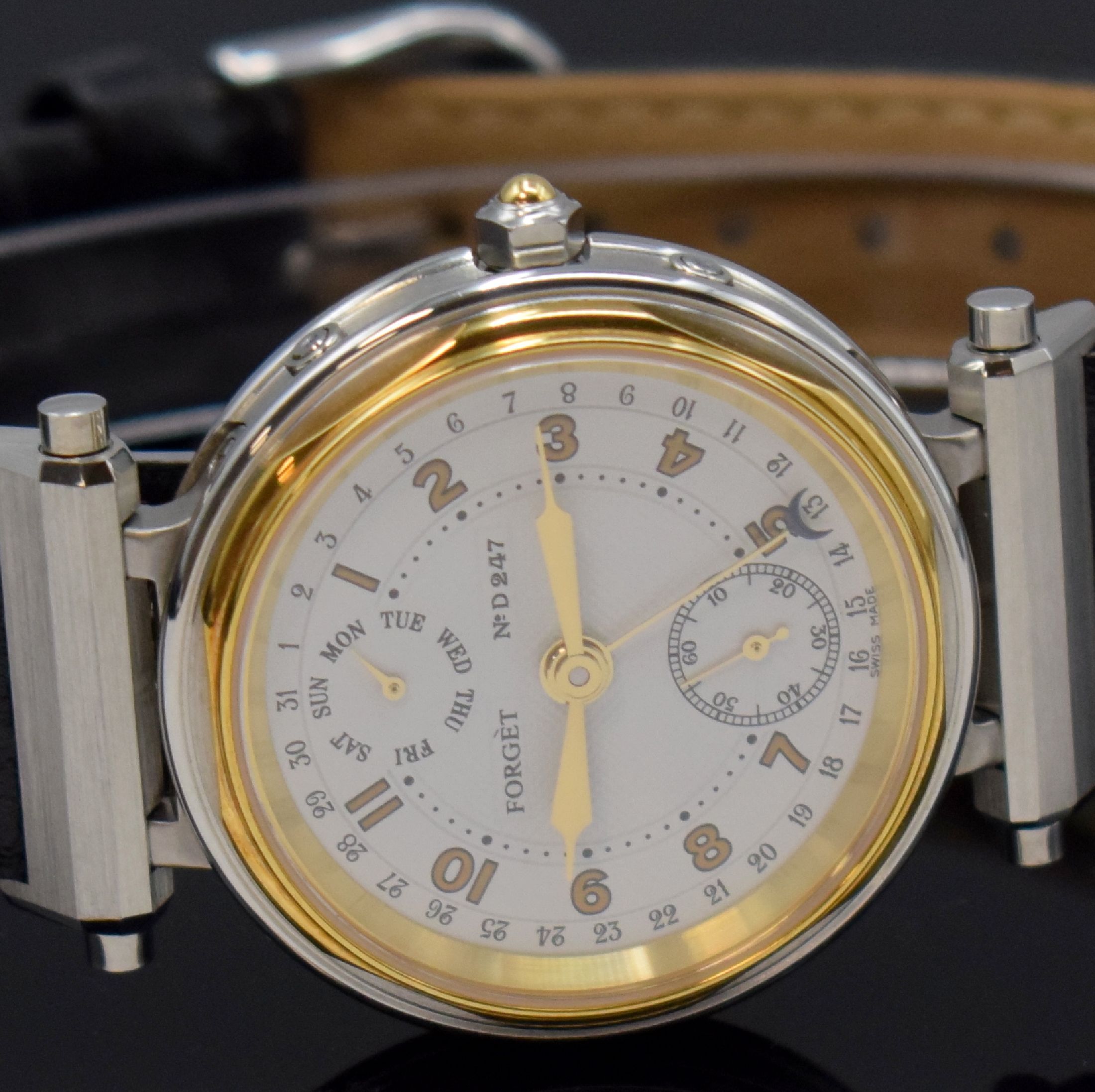 Detail d: FORGET Classic D Chronometer ungetragene Herrenarmbanduhr Nr. D 247 mit Tag und Datum, Schweiz um 1991, Automatik, aufw., beids. vergl. Gehäuse in ...