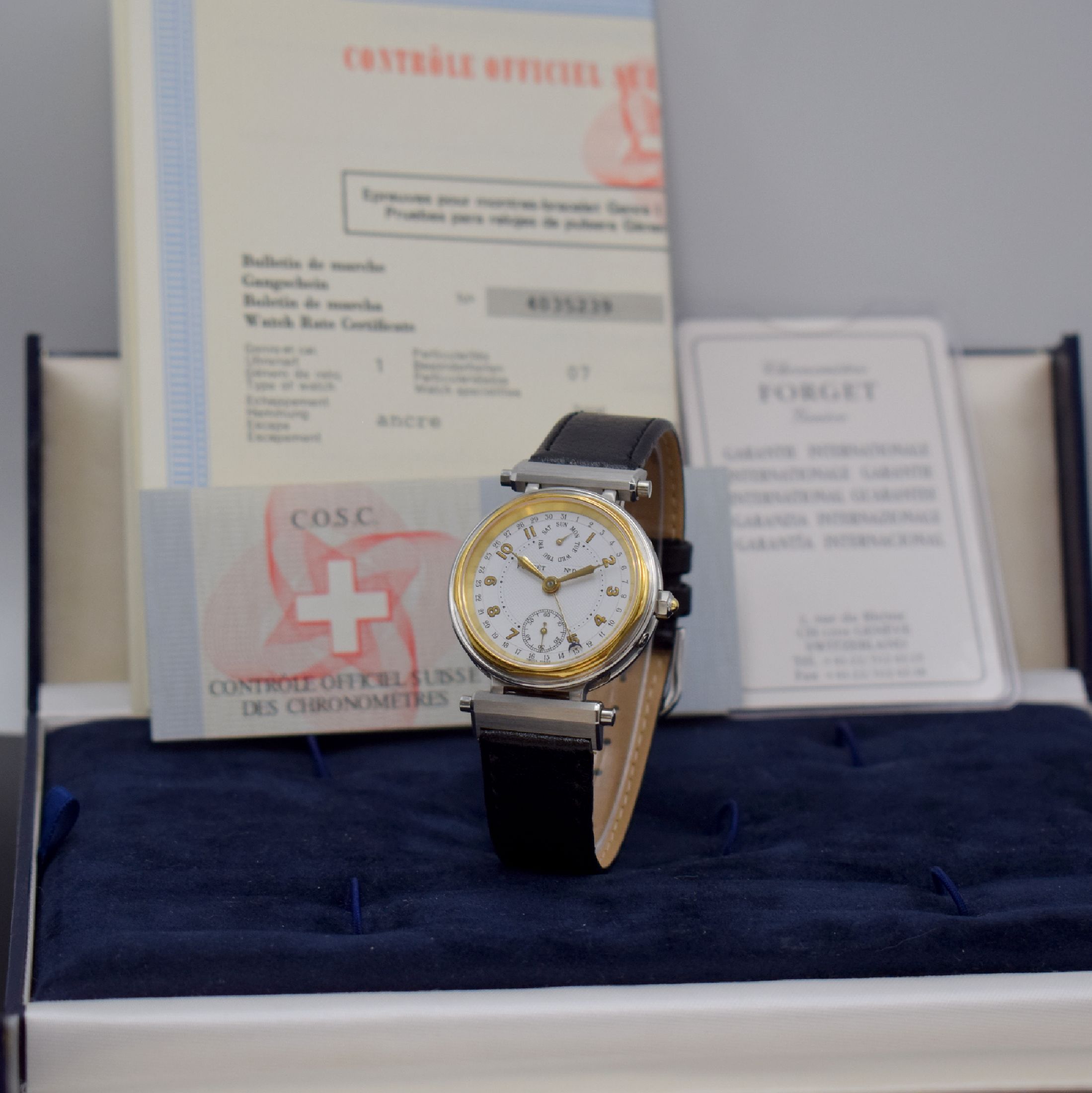 Detail e: FORGET Classic D Chronometer ungetragene Herrenarmbanduhr Nr. D 247 mit Tag und Datum, Schweiz um 1991, Automatik, aufw., beids. vergl. Gehäuse in ...