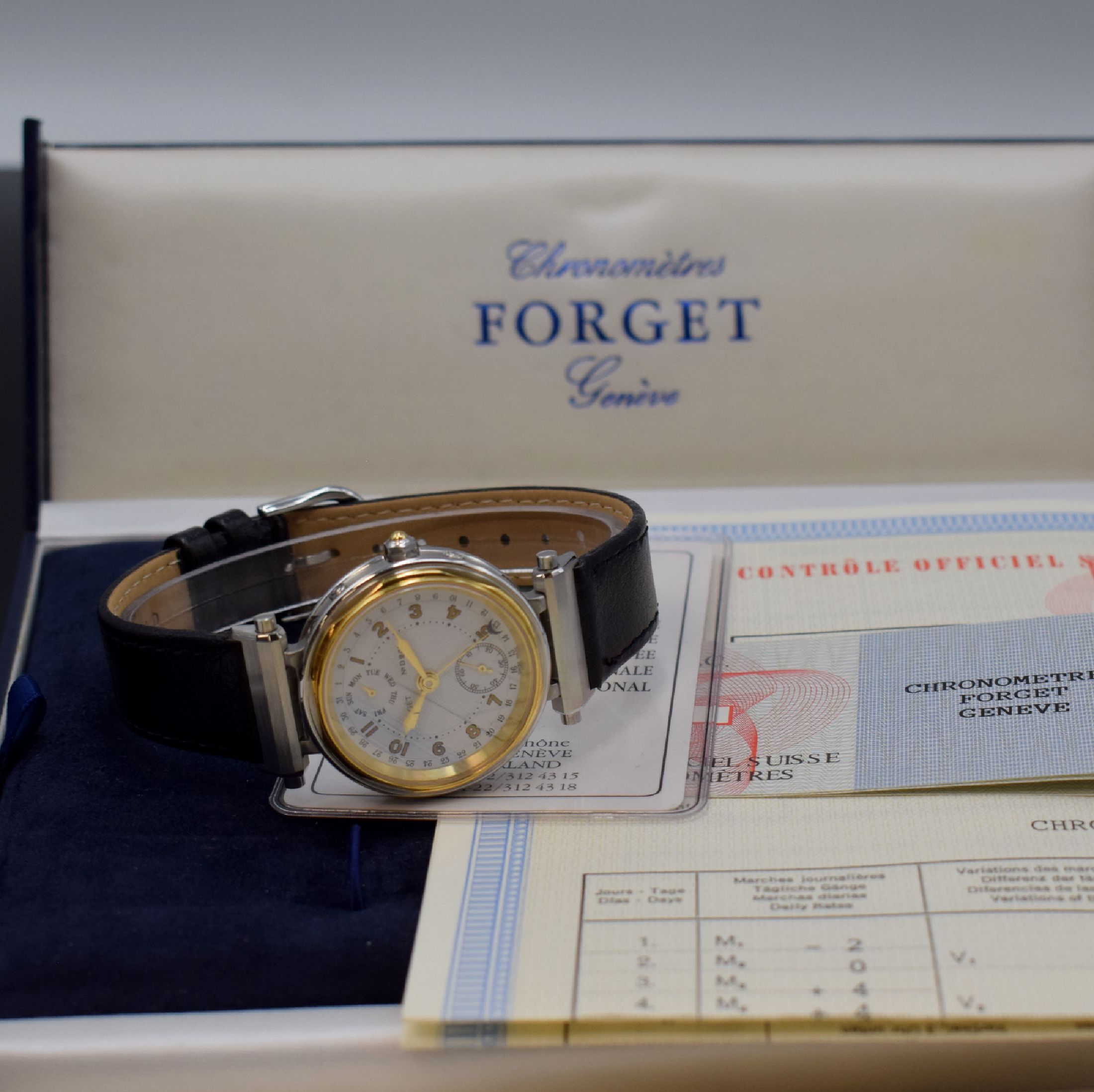 Detail f: FORGET Classic D Chronometer ungetragene Herrenarmbanduhr Nr. D 247 mit Tag und Datum, Schweiz um 1991, Automatik, aufw., beids. vergl. Gehäuse in ...
