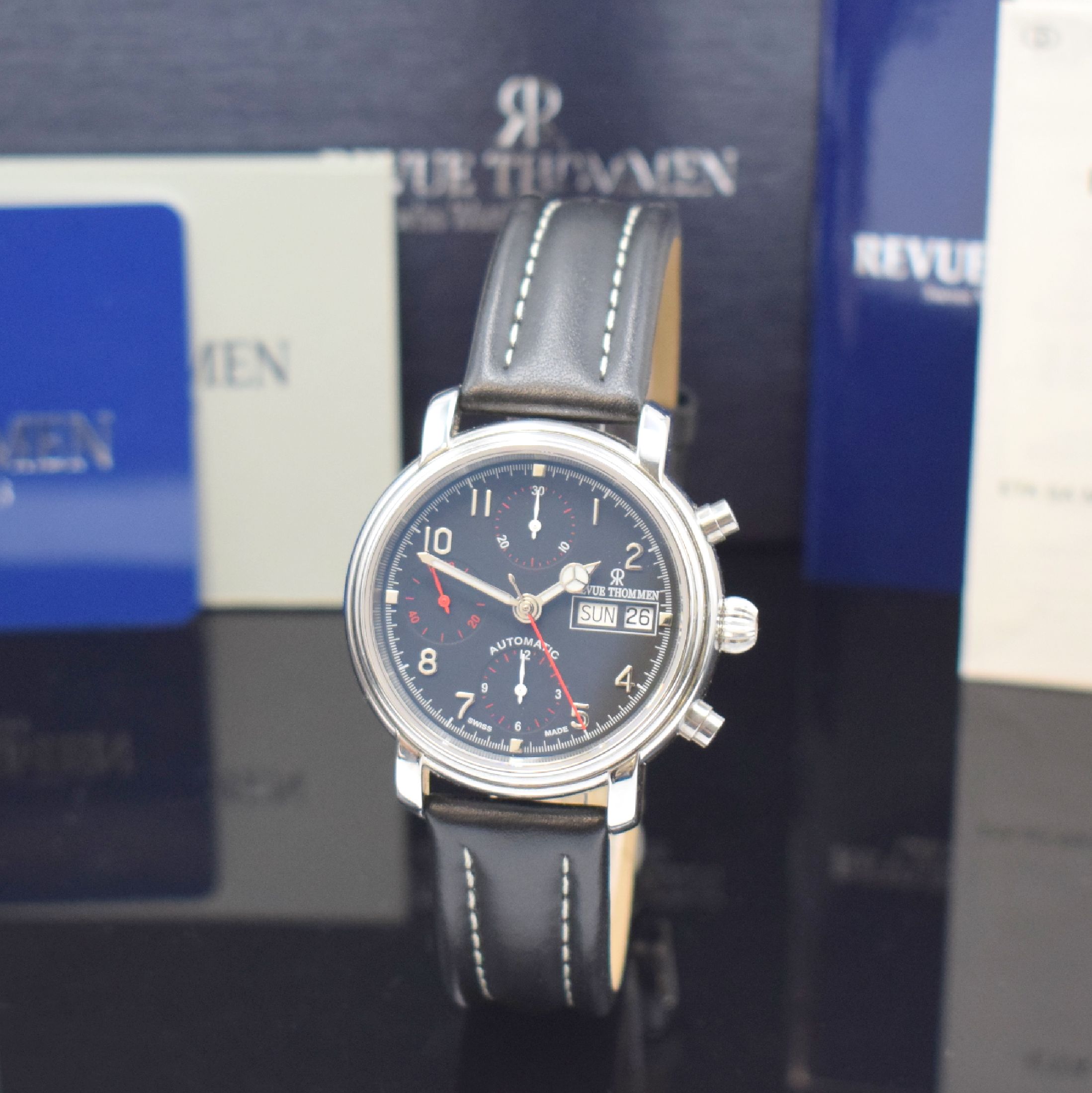 REVUE THOMMEN Herrenarmbanduhr mit Chronograph, Schweiz um 2006, Automatik, beids. vergl. Edelstahlgeh., Boden aufgedr., orig. Lederband m. orig. ...