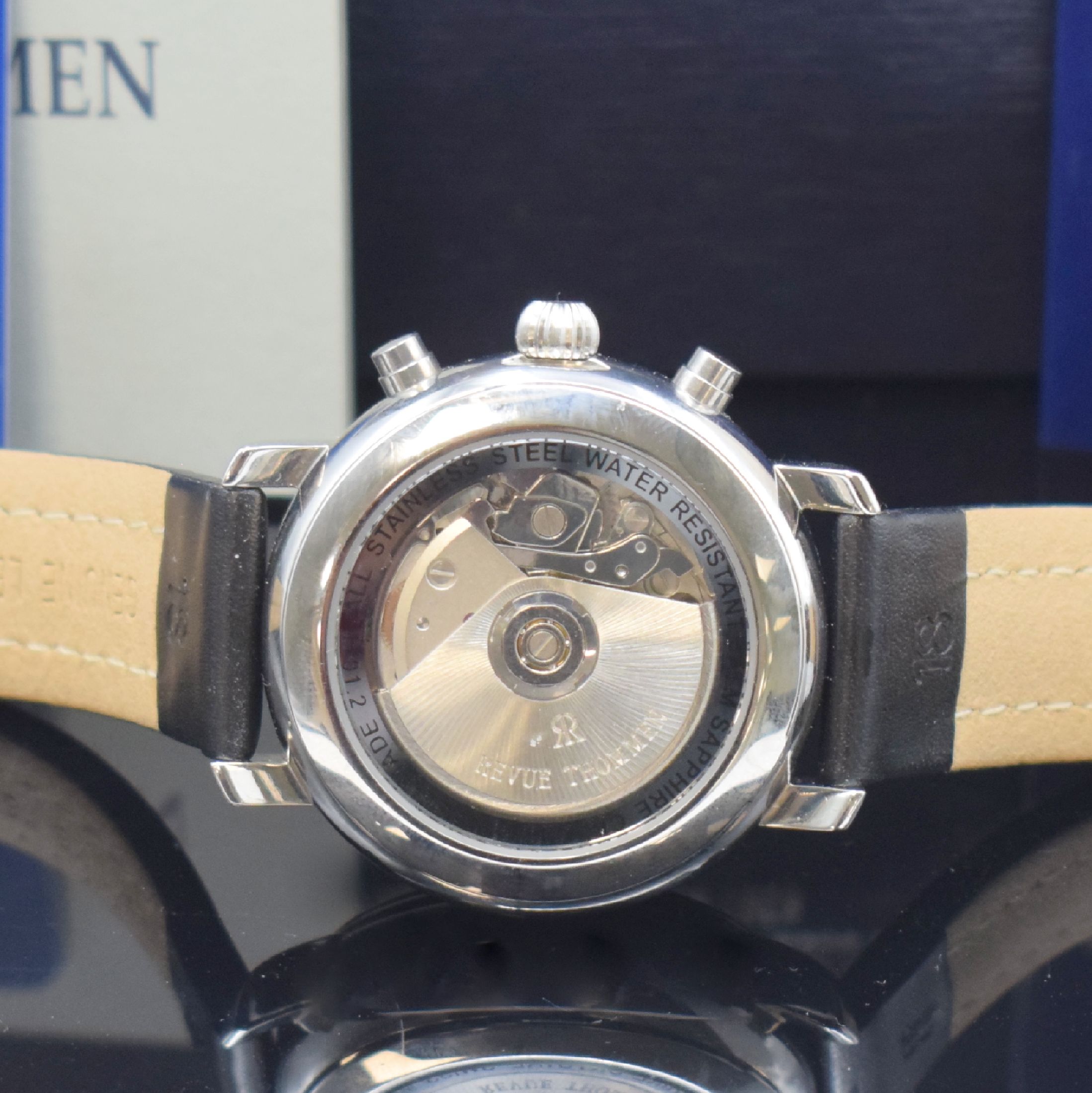 Detail d: REVUE THOMMEN Herrenarmbanduhr mit Chronograph, Schweiz um 2006, Automatik, beids. vergl. Edelstahlgeh., Boden aufgedr., orig. Lederband m. orig. ...