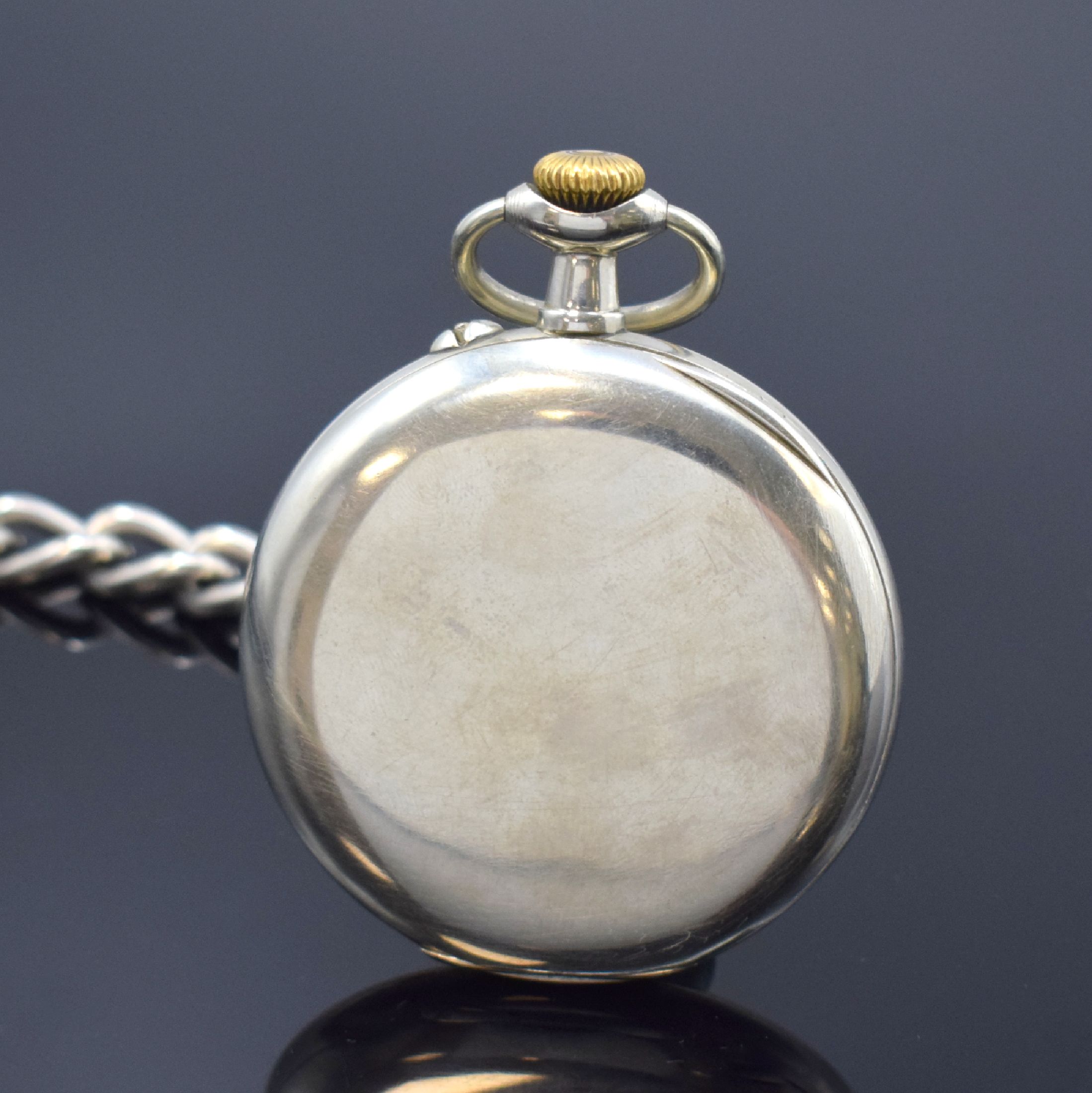 Detail a: DOXA Offene Nickeltaschenuhr mit Kette, Schweiz um 1905, glattes Gehäuse m. Medaillengravur auf Cuvette, Emailzifferbl. m. fetten arab. Zahlen, kl. ...