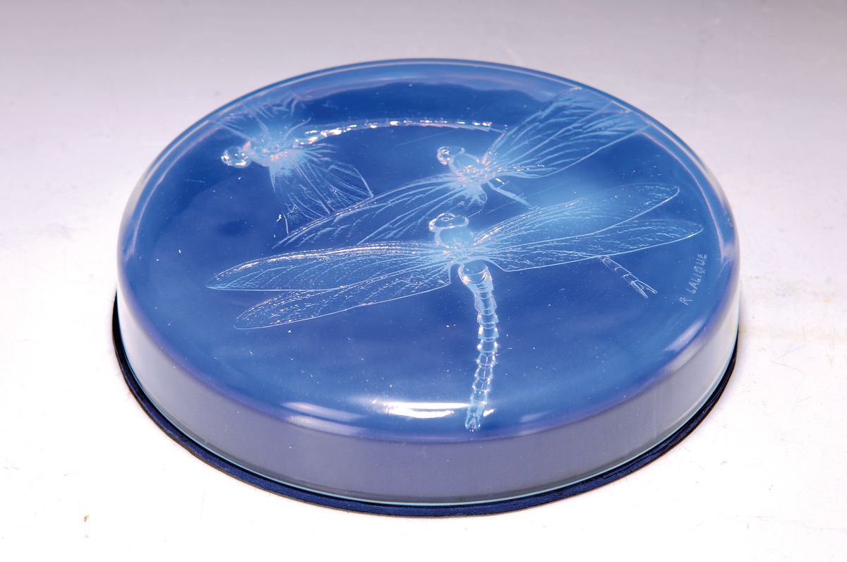 Deckeldose, Lalique, "Georgette", Entwurf 1922, Ausformung von 1947, auch bekannt unter "Trois libellules", Formglas ...