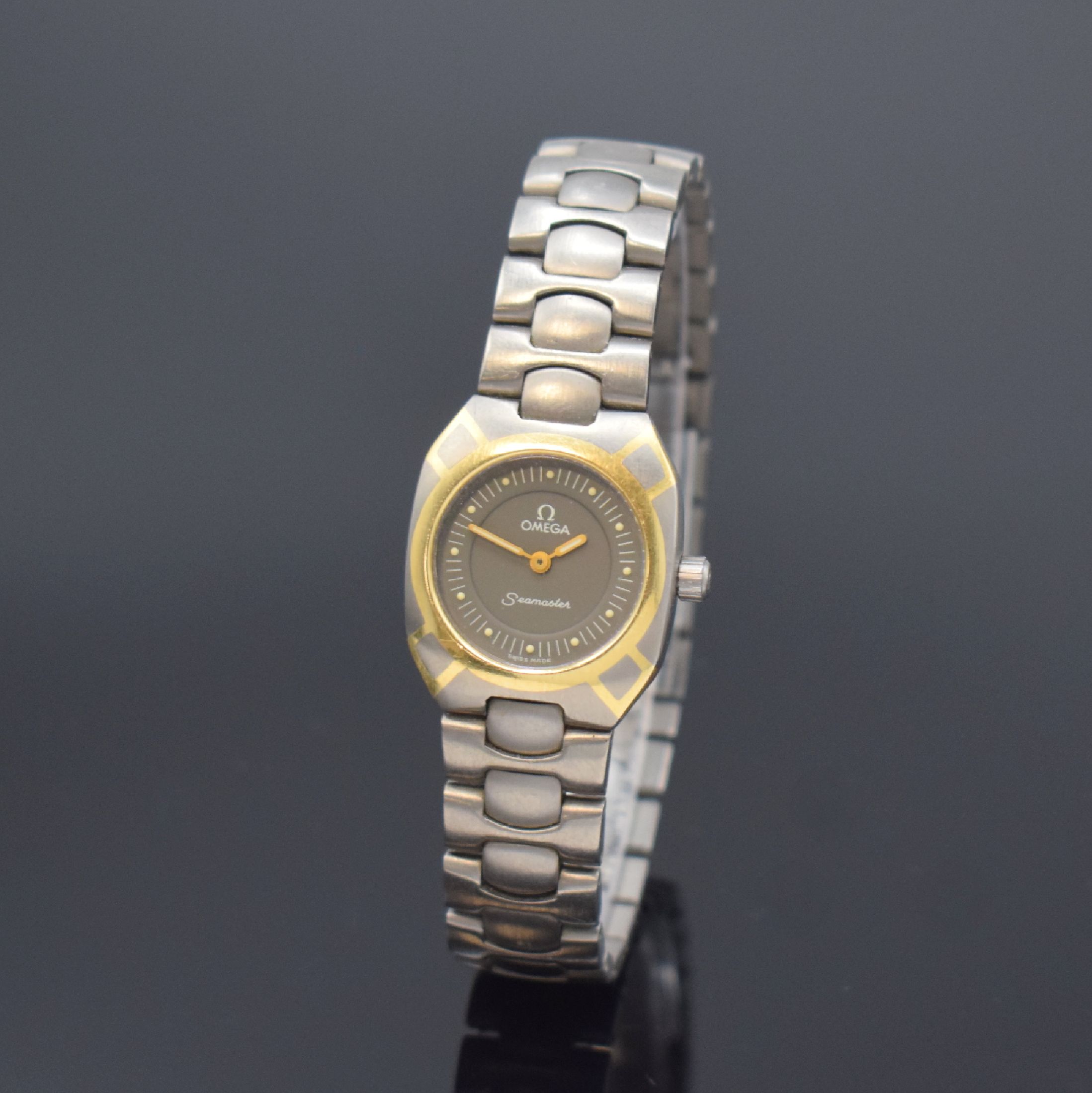 OMEGA Seamaster Polaris Damenarmbanduhr, Schweiz um 1985, quarz, z.T. goldintarsiertes Titangeh., Boden aufgedr., Titanband m. Faltschl., graues ...