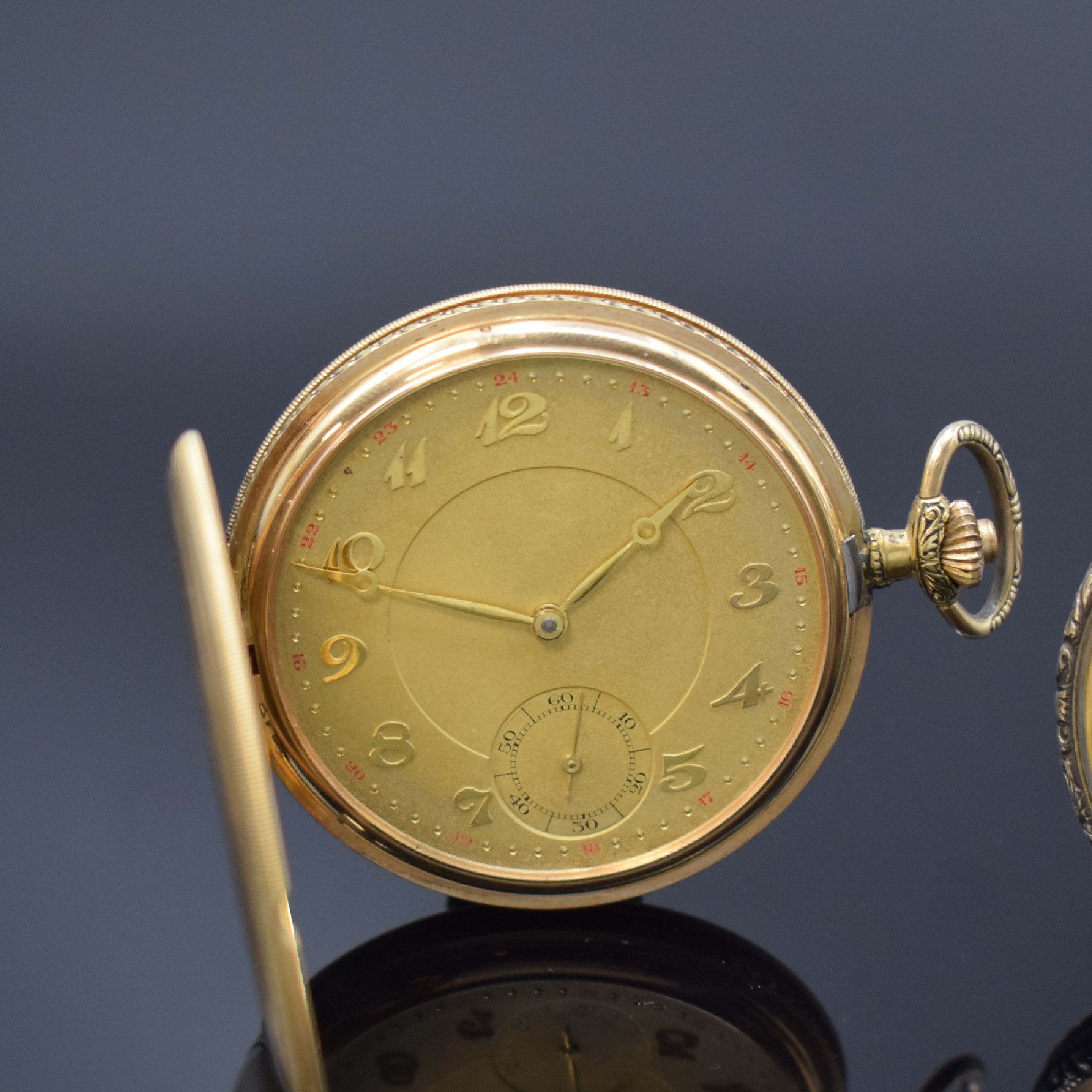 Detail a: OMEGA Taschenuhr in 900er Silber und eine Savonette in GG 585/000, Schweiz um 1925, 1) Omega grav. Geh., Rückdeckel m. Monogramm, Zifferbl. mittig ...