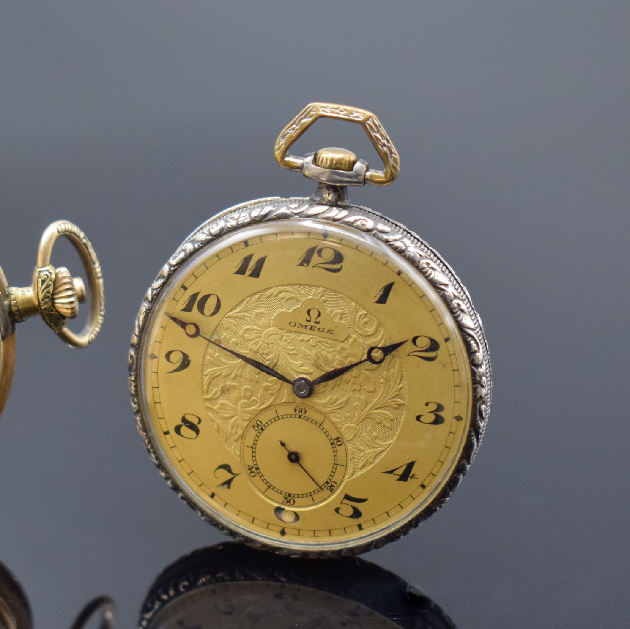 Detail b: OMEGA Taschenuhr in 900er Silber und eine Savonette in GG 585/000, Schweiz um 1925, 1) Omega grav. Geh., Rückdeckel m. Monogramm, Zifferbl. mittig ...