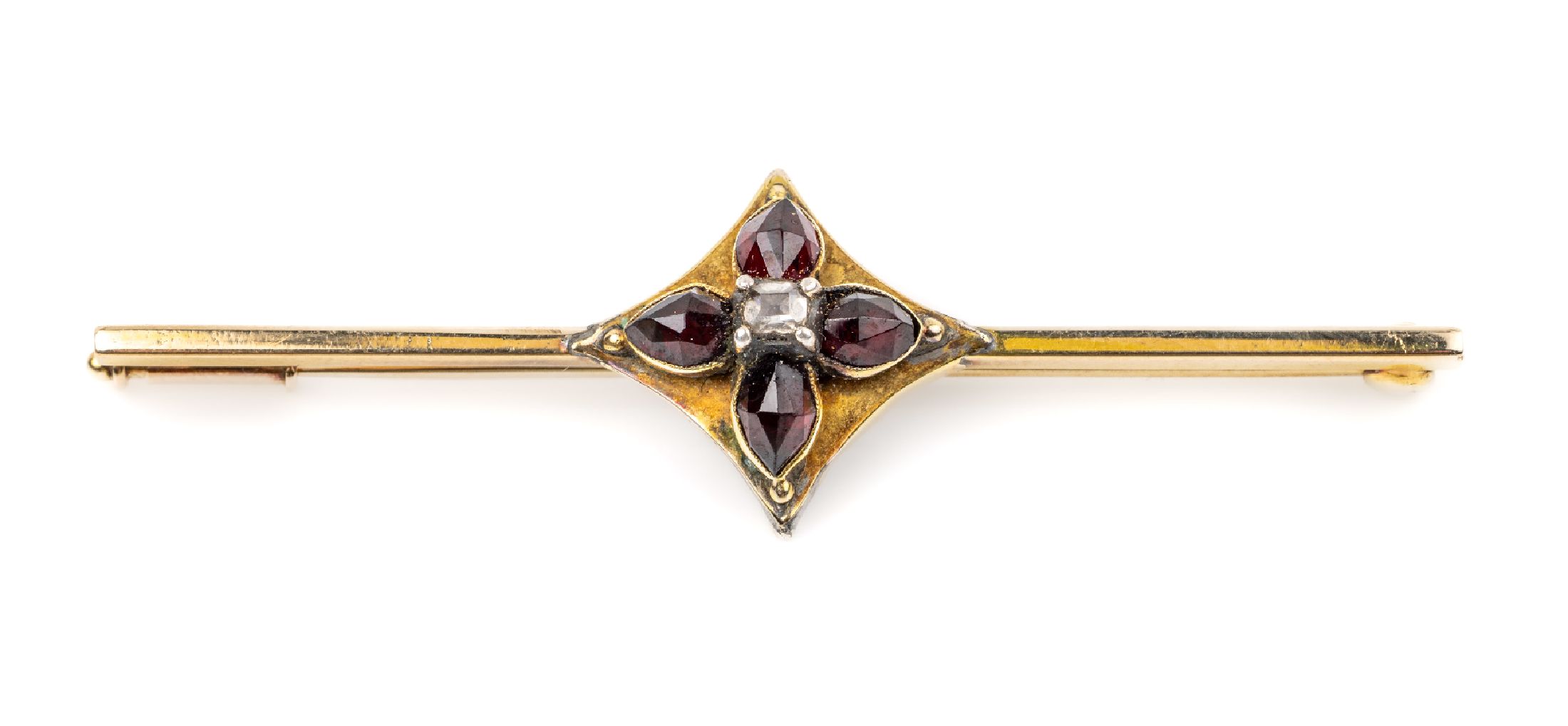 14 kt Gold Granat-Diamant-Brosche, GG 585/000, 1950er Jahre, Stabbrosche, mittig aufgesetztes Ornament mit 4 facett. Granaten und 1 kl. Diamant, L. ...