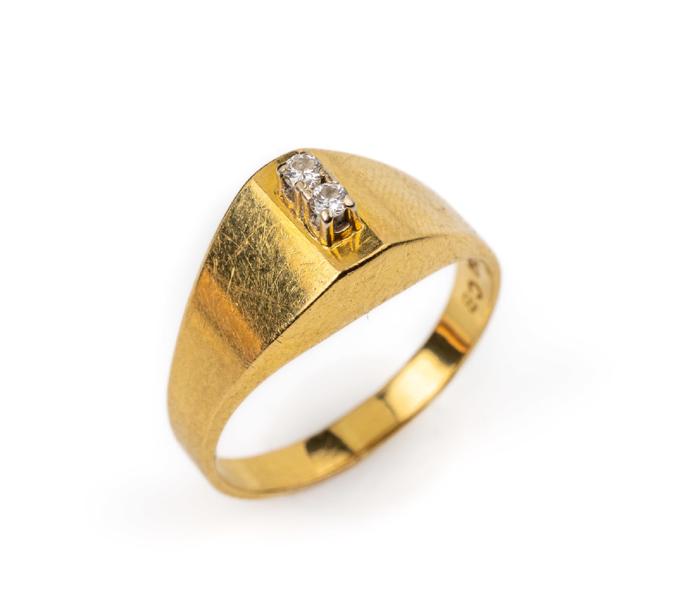 18 kt Gold Brillant-Ring, GG 750/000, schlichte Gestaltung, 2 erhaben gefasste Brillanten zus. ca. 0.06 ct Weiß/si, RW 53, ca. 3.3 g