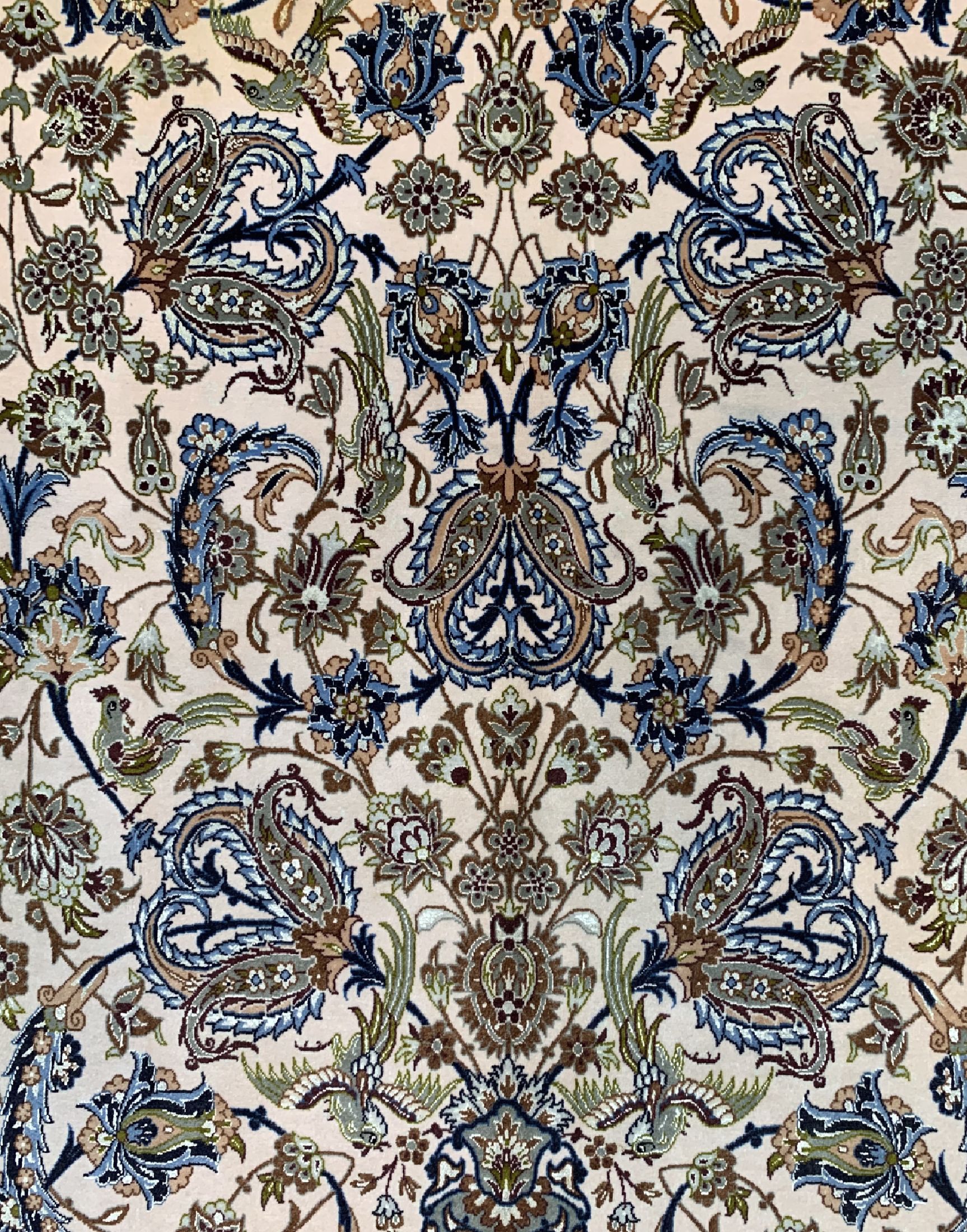 Detail c: Esfahan fein, signiert, Persien, ca. 50 Jahre, Korkwolle mit und auf Seide, ca. 183 x 112 cm, ca. 1,0 Mio. Kn/qm, Reinigungsbedürftig, EHZ: 1-2