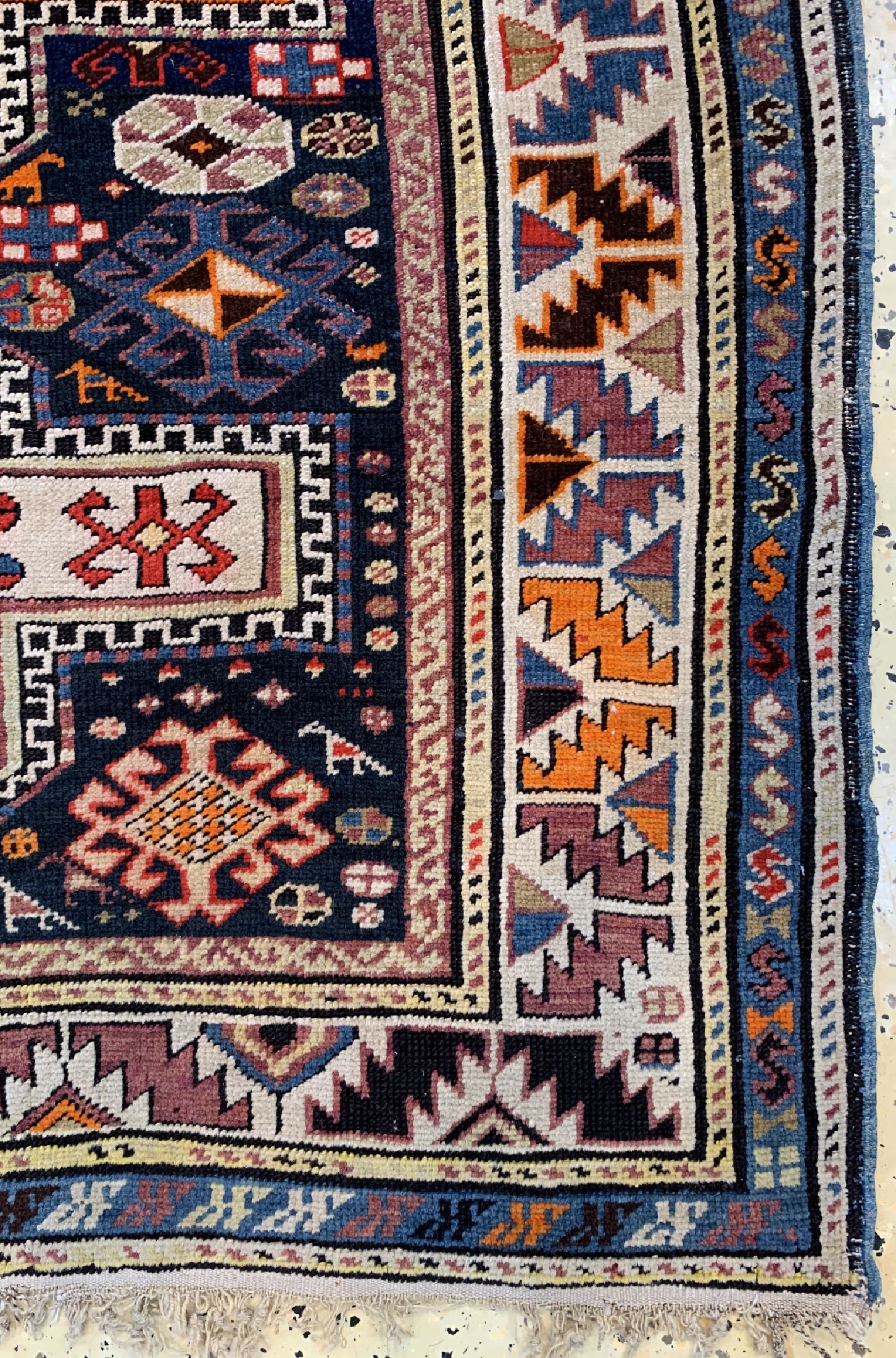 Detail a: Shirwan antik, Kaukasus, um 1910, Wolle aufWolle, ca. 184 x 109 cm, EHZ: 3, kleines Loch